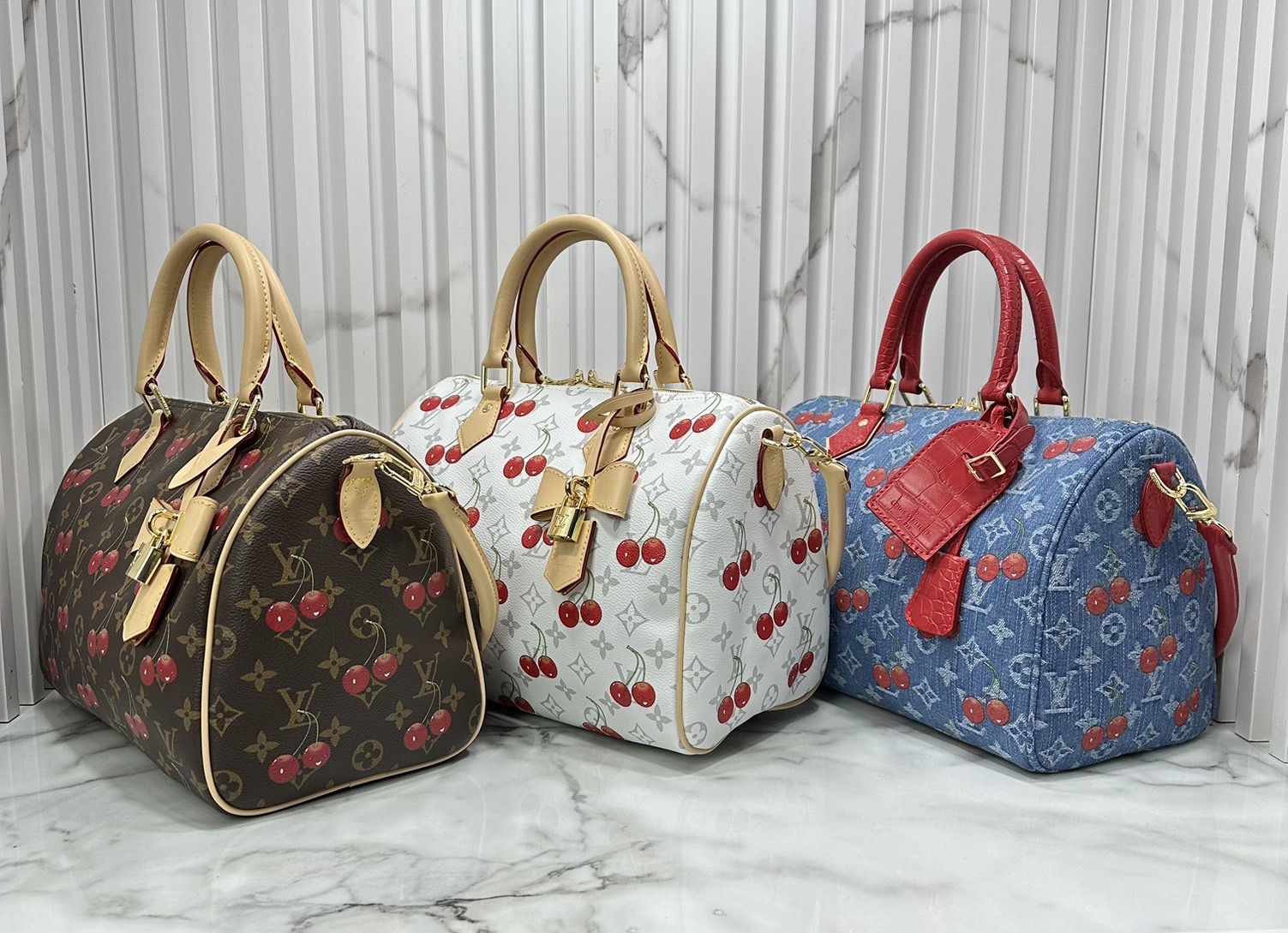 ORI หนังแท้ | LV x TM Bolsa Speedy Soft 30 Monogram cherry ช่วงนี้หน้าเชอรรี่ 🍒 กำลังออก 3 สีสุดฮอตเลือกช็อปได้เลยค่า กระเป๋าสะพายทรงหมอนใบใหญ่ ดีไซน์ใหม่มีชีวิตชีวา แสนสดใสด้วยโมโนแกรมแต่งดีเทลลายเชอร์รี่โดดเด่นสะท้อนความงามเปี่ยมสีสันอันเป็นเอกล