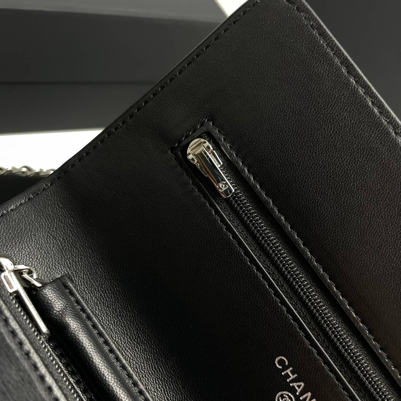 Chanel Wallet On Chain รุ่น Micro chip เกรดท็อปออริจินอล 1:1 สลับแท้ เกรดขายดีสุด งานสวยเป๊ะปัง ทรงสวยตรงปก ไม่ผิดหวัง ใช้งานต่างประเทศได้ ภาพถ่ายจากงานขายจริง