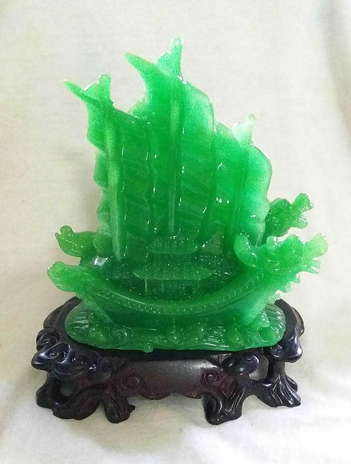 เรือมังกรสีหยกลำใหญ่สมปรารถนาราบรื่นค่ะ