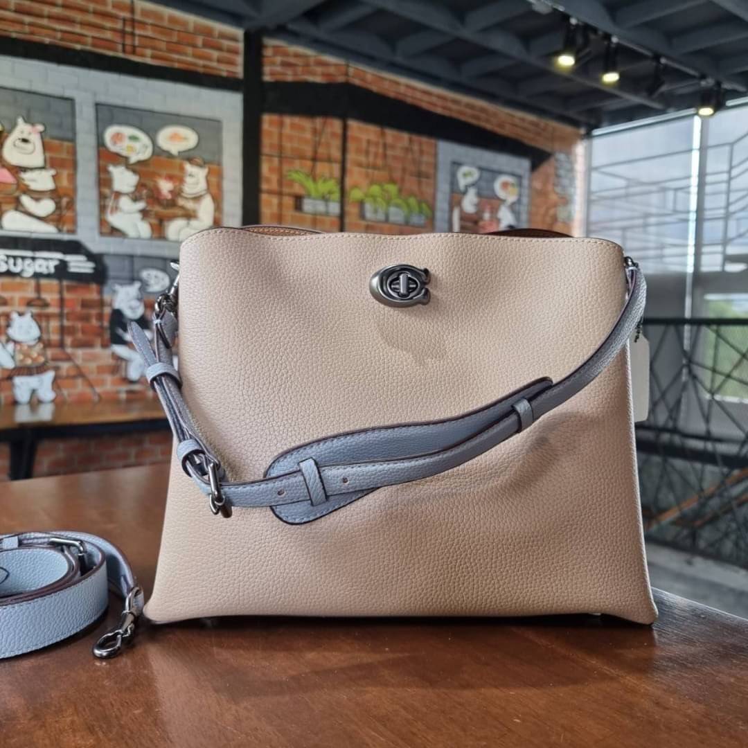 COACH WILLOW SHOULDER BAG ((C2745//C2590//C2621)) พร้อมส่งที่ไทย รุ่นแนะนำค่ะ🔥🔥 🔺กระเป๋าหิ้ว//คล้องไหล่//สะพายข้าง สุดคุ้ม! หนังแท้ชั้นดี ได้ไปหลงรักแน่นอนค่ะ หนังสวยมากๆ😘 🔺ตัวกระเป๋าแบ่งเป็นสองช่องหลัก ด้านนึงเป็นแ