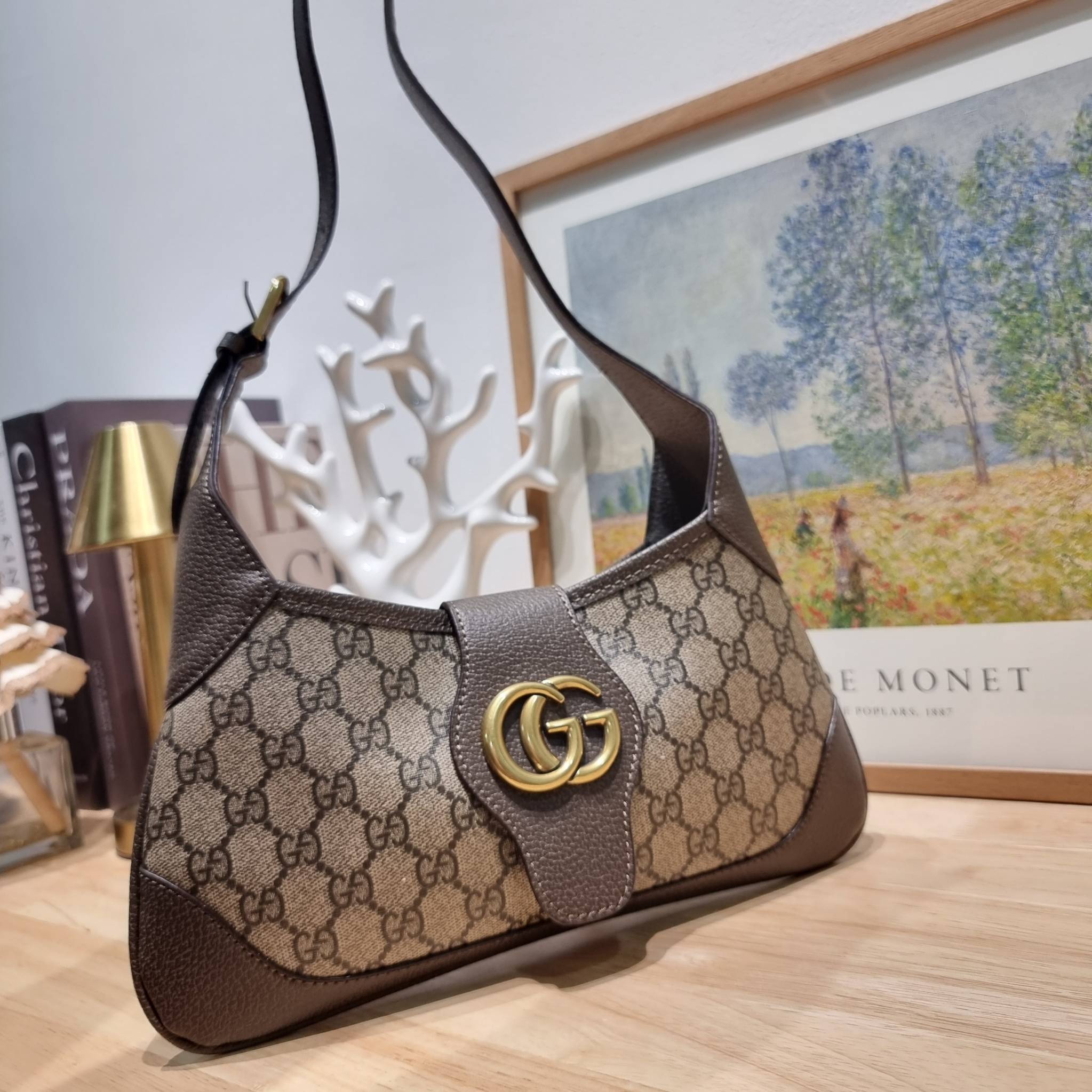 GUCCI Aphrodite small shoulder bag / GG shoulder bag / GUCCI BAG พร้อมส่งที่ไทย กระเป๋าสะพายไหล่ รูปทรงเก๋ ผสานดีไซน์ของความคลาสสิคได้อย่างลงตัว