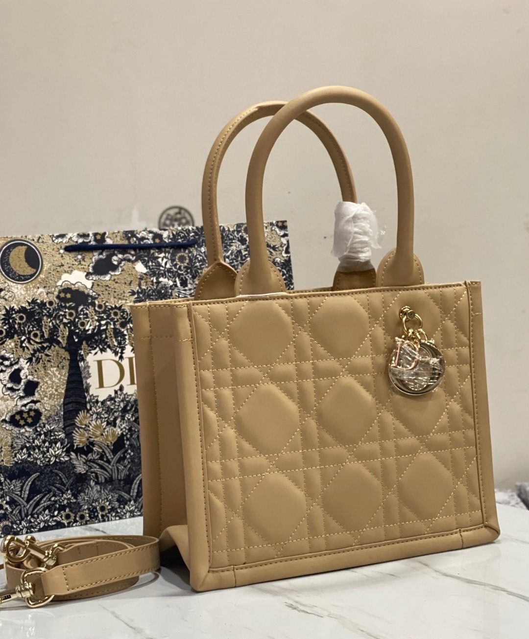 พร้อมส่ง 4 สี Small Dior Book Tote Macrocannage / DIOR TOTE BAG กระเป๋าทรงโท้ท เกรดออริ สลับแท้ 1:1 ใช้ต่างประเทศได้