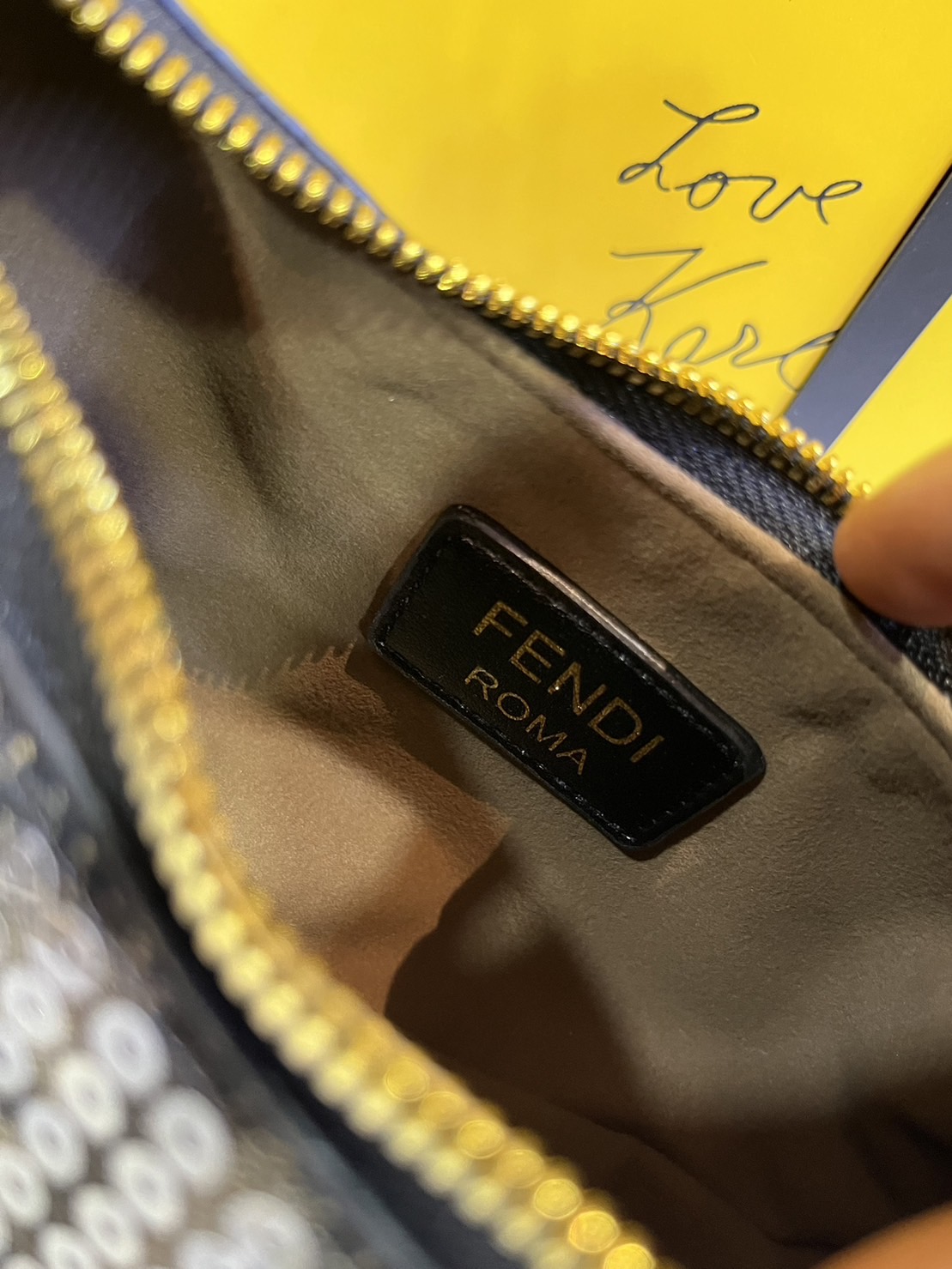 FENDI NANO Fendigraphy Bag fabric charm / Fendi hobo bag 20cm พร้อมส่ง กระเป๋าสะพายไหล่เฟนดิปักเลื่อมรุ่นใหม่ สวยหรู **สินค้าเกรดออริจินอล 1:1 สลับแท้