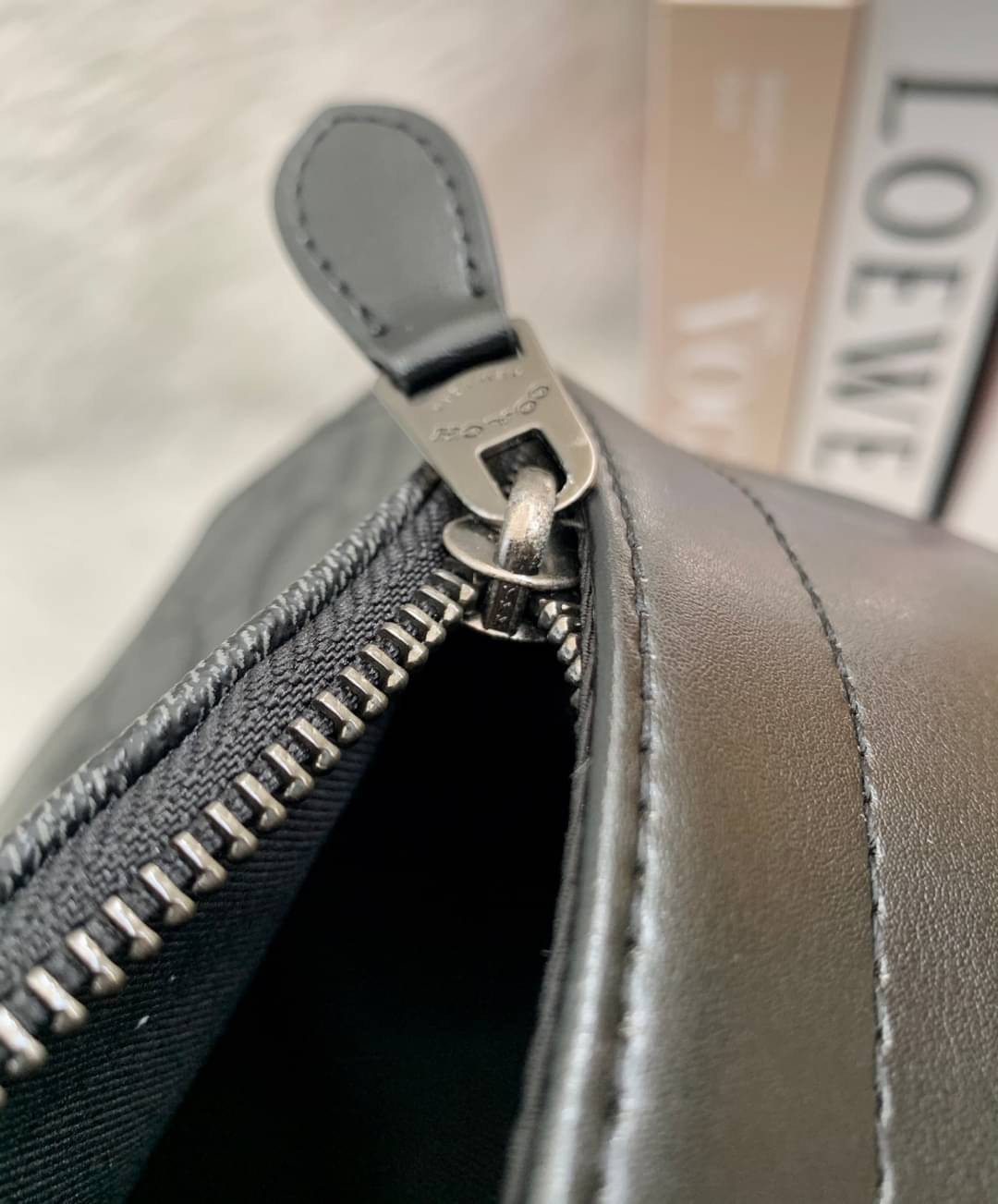 OUTLET 】New in!! 🌈ใบใหญ่ คุ้มค่าทีเดียวค่ะ🌈 COACH WEST BACKPACK IN SIGNATURE((2736)) พร้อมส่งที่ไทย สินค้าเข้าใหม่ค่ะ!! กระเป๋าสะพายหลัง มีหูหิ้ว หนังแท้นิ่ม ใบใหญ่ใส่จุมากกค่า! มีช่องซิปตอนหน้า2ช่อง; ช่องหลัก2ช่องใหญ่ โล่งลึก จุของได้มากท