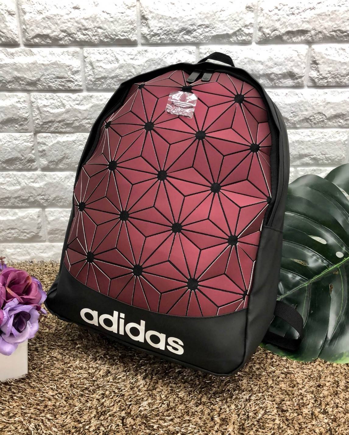 Adidas Originals 3D Backpack Restock! กระเป๋าเป้รุ่นหายากดีไซน์สุดฮิตสไตล์ ISSEY MIYAKE ใช้ได้ทั้งชายหญิง ขนาดกำลังดี น้ำหนักเบา ด้านหน้าประดับโลโก้แบรนด์ เปิดปิดด้วยซิปปั้มแบรนด์สะดวกใช้ หูจับถนัดมือ สายสะพายยาวเลื่อนปรับได้ Freesize ภายในมีโลโก้และช่องซ