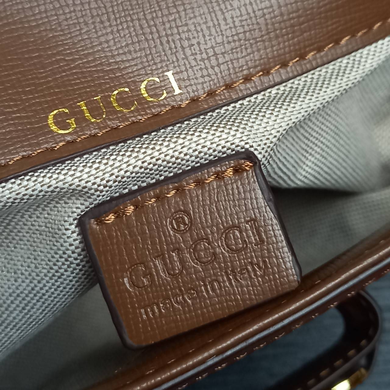 GUCCI HORSEBIT 1955 MINI BAG กระเป๋า crossbody รุ่นฮิต สุดหรูหรา คลาสสิค จุของสำคัญได้เยอะ มาพร้อมสายสะพายยาว 2 เส้น สามารถ ปรับระดับได้ ถอดออกได้ รุ่นนี้ใช้งานดีมาก บอกต่อกันถึงที่สุด ใช้ได้ทุกโอกาส เป็นอีกรุ่นที่โดดเด่นมากๆ