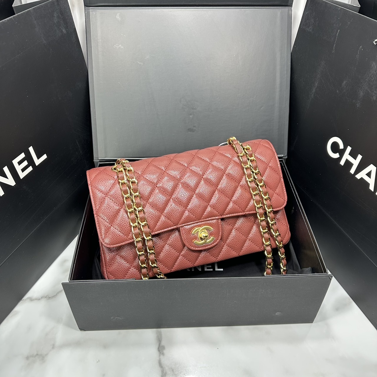 ORI หนังแท้ | ORI หนังแท้ | CHANEL Classic 25cm shoulder bag กระเป๋าสะพายรุ่นยอดนิยม หรูหราระดับตำนาน สวยงามเหนือกาลเวลา