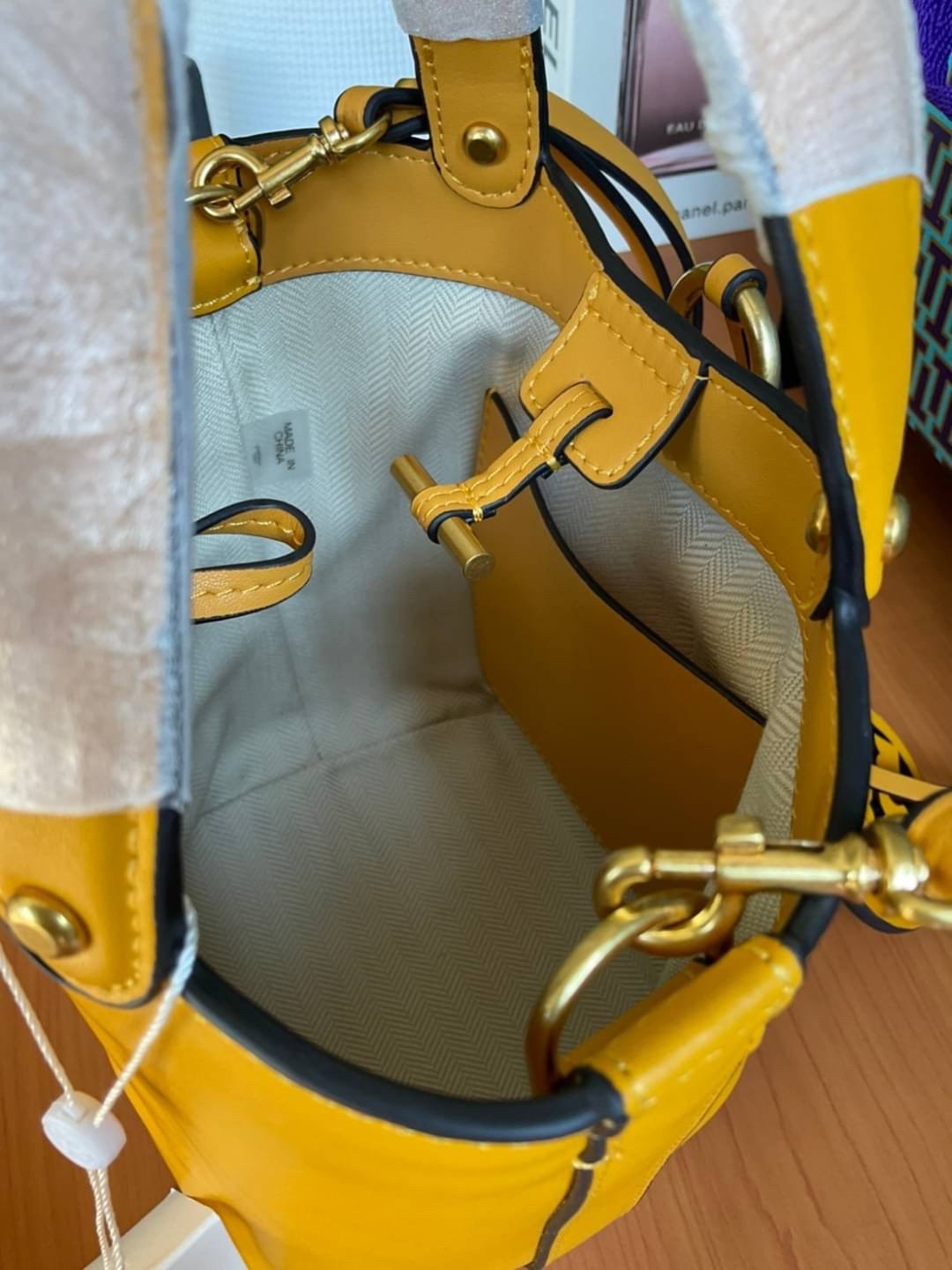 TORY BURCH LEATHER BUCKET BAG MILLER MINI BAG รุ่น 55222 กระเป๋าสะพาย Crossbody ทรงถังสวยสุดฮิต เป็นรูปทรงใหม่