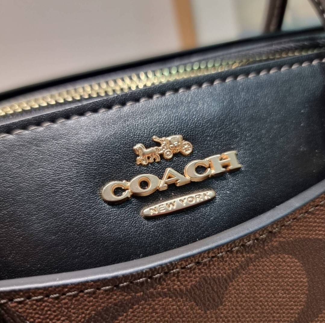 COACH MINI DARCIE CARRYALL IN SIGNATURE CANVAS CH174 พร้อมส่ง กระเป๋าสะพายทรงถัง ไซส์มินิ ดีไซน์ออกมาดูหรูมาก สวย คลาสสิค มาพร้อมสายสะพายข้างและหูหิ้วในตัว