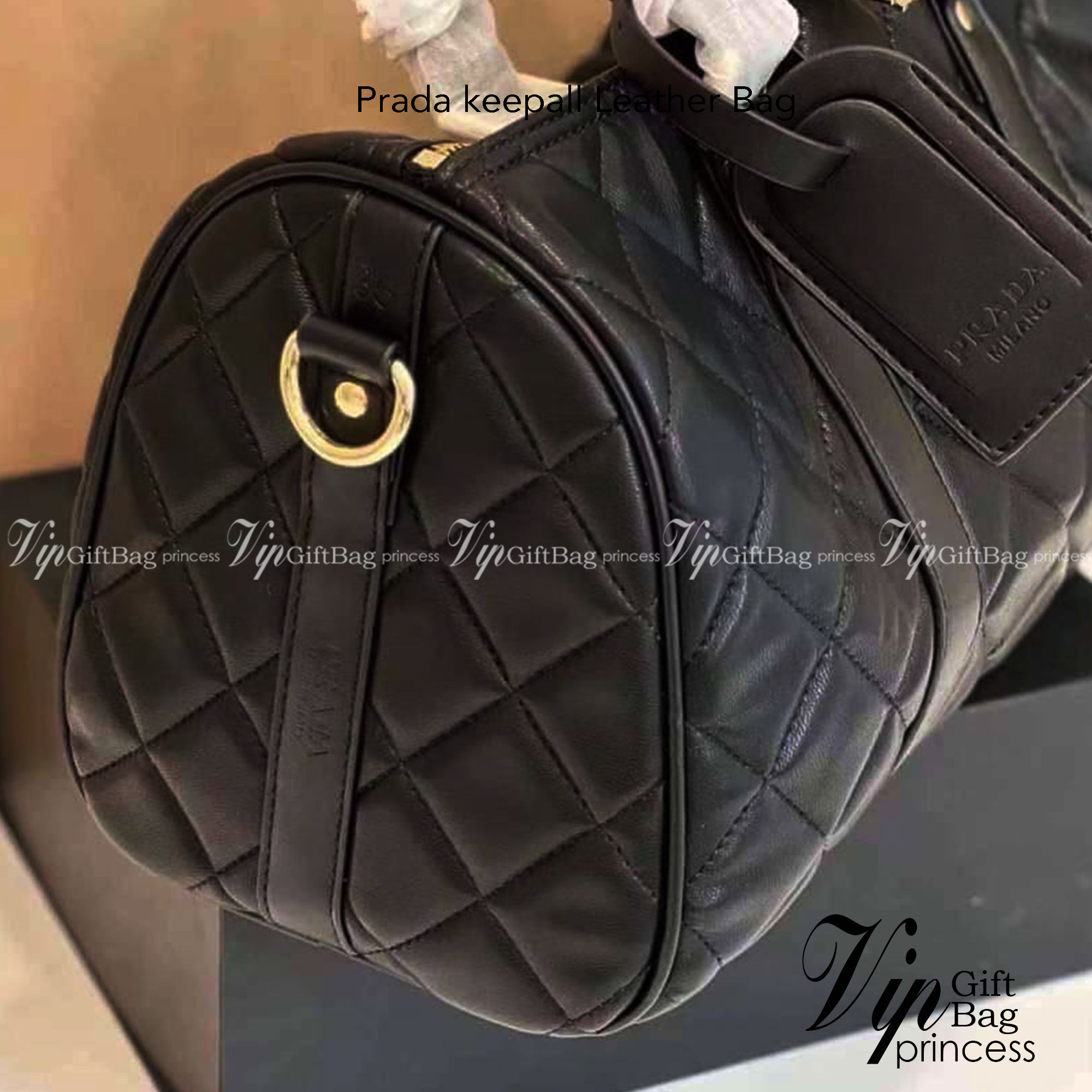 PRADA KEEPALL LEATHER BAG / PRADA Travel Bag 14" กระเป๋าเดินทางทรงหมอนใบใหญ่สไตล์เซเลป งานหนังเต็มใบทรงสวย อะไหล่ทอง มาพร้อมสายสะพายข้างปั้มแบรนด์ สวยหรู ดูแพงคะ!