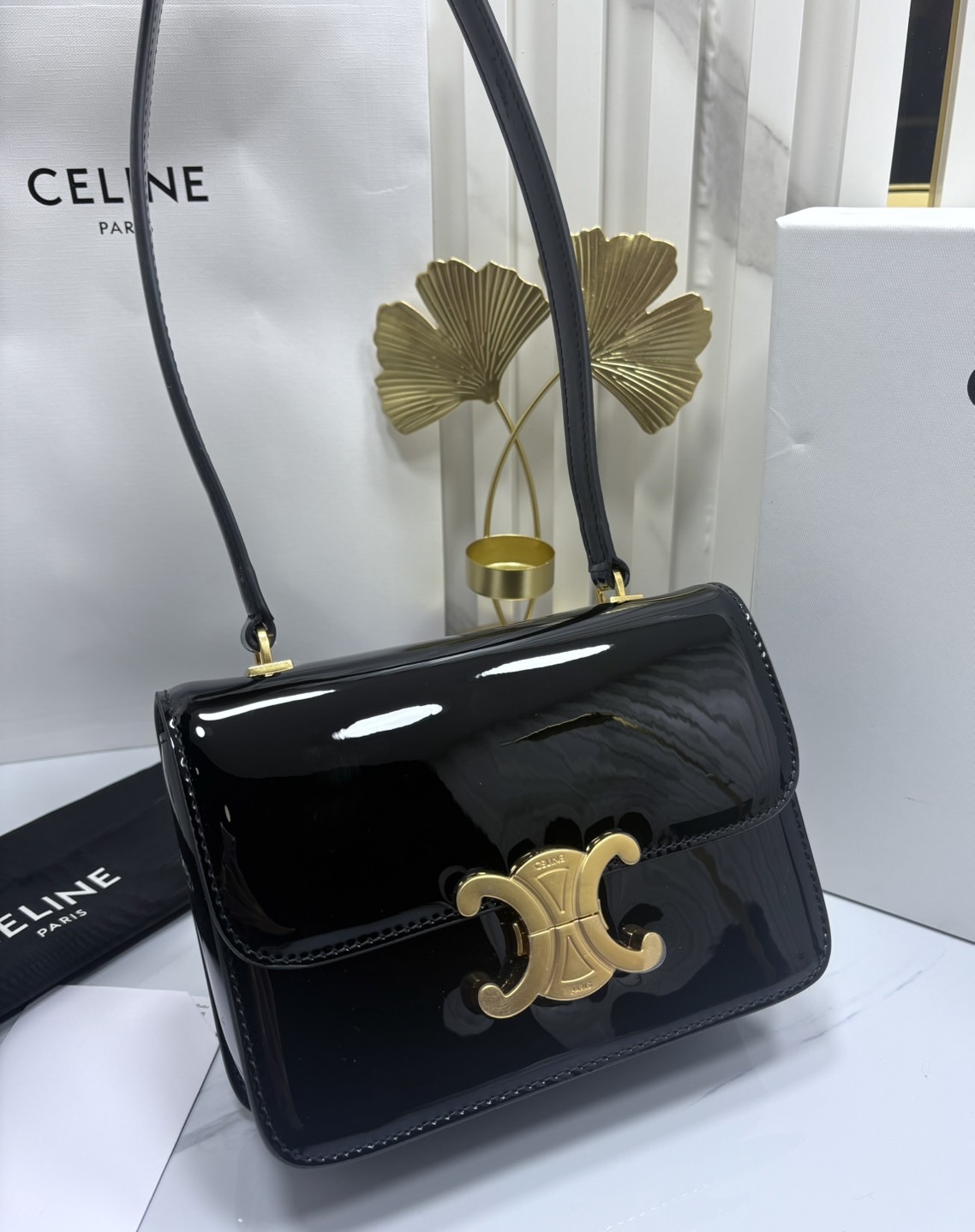 สลับแท้ CELINE TEEN GARANCE bag in PATENT CALFSKIN กระเป๋าสะพายไหล่หนังแท้ รุ่นใหม่ล่าสุดหนังเงาสวยงามหรูหรา 🤍 เกรดออริจินอล สลับแท้ 1:1 ภาพถ่ายจากงานขายจริง ใช้งานต่างประเทศได้
