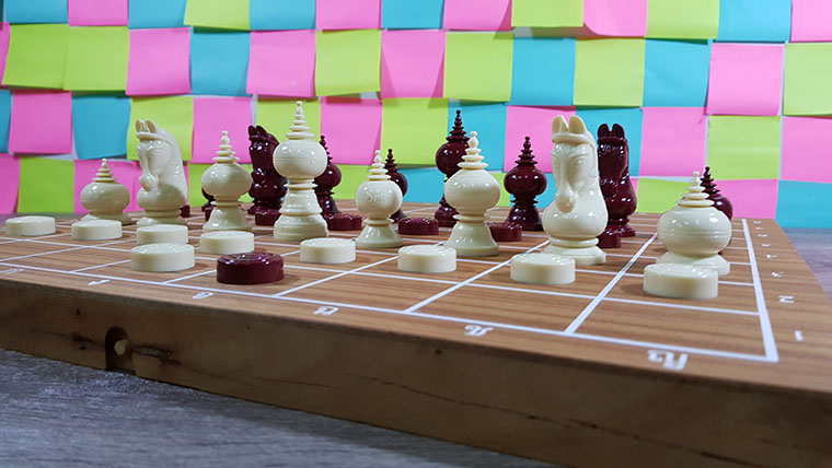 ชุดหมากรุกไทยตัวหมากปตท.(PTT)พร้อมกระดานไม้พับขนาด44x45 cm.