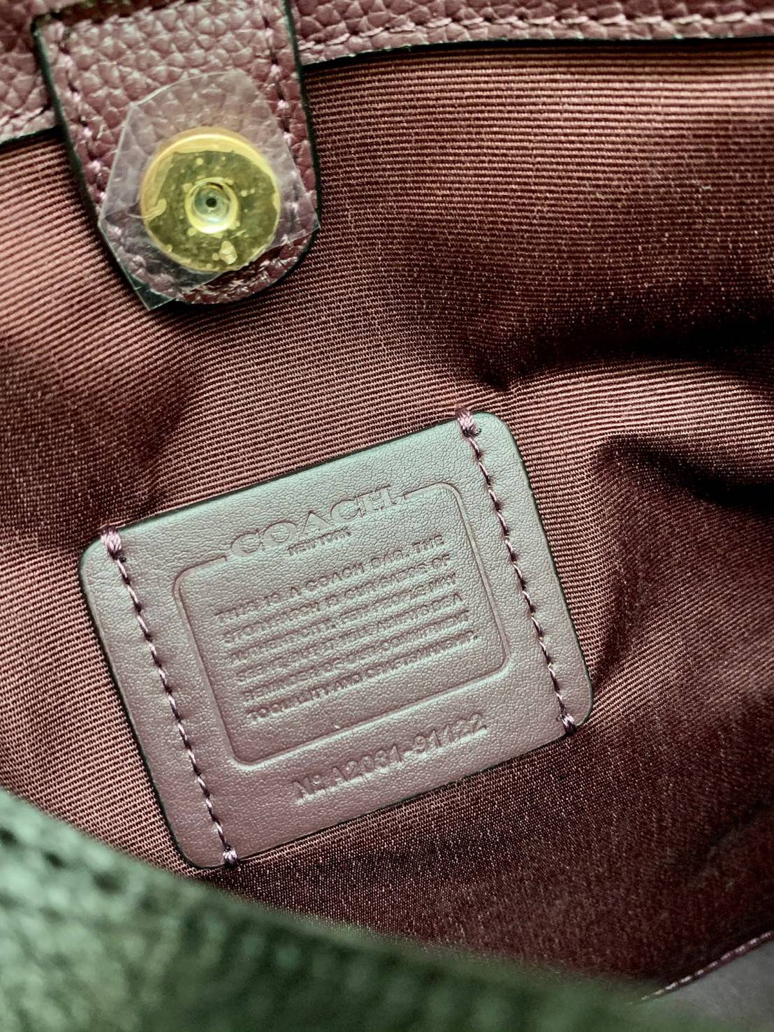 ถังใหญ่พร้อมส่งแล้วค่าา ห้ามพลาด❗️ COACH TOWN BUCKET BAG((91122)) 📣พร้อมส่ง ไซด์ที่สาวๆรอคอยค่ะ! ✔️กระเป๋าทรงถังใบใหญ่ สุดฮิตอีกรุ่นที่สาวๆต้องมีติดตัว ✔️หนังแท้ หนังจริงสวยมาก นิ่มมือดีด้วยนะคะ