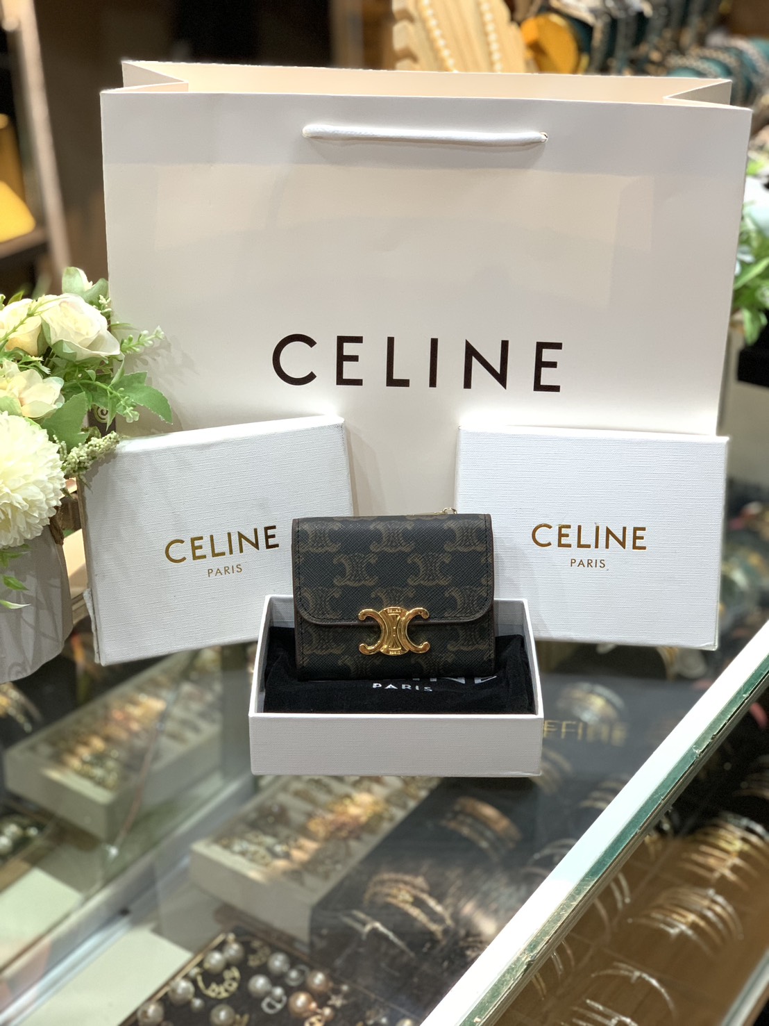 ORI หนังแท้ | CELINE SHORT WALLET BUSINESS CARD HOLDER / CELINE COMPACT WALLET WITH COIN TRIOMPHE กระเป๋าสตางค์ซีลีนใบสั้น เรียบหรู มีฟังก์ชันและสไตล์ให้เลือกด้วยช่องใส่บัตรหลายช่อง