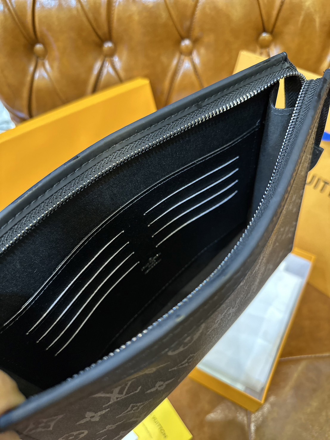 LV Pochette Voyage MM / LV Clutch กระเป๋าถือทรงคลัช ทรงพอช เกรดออริ สลับแท้ 1:1 ใช้ต่างประเทศได้ ใช้ได้ทั้งชายหญิง