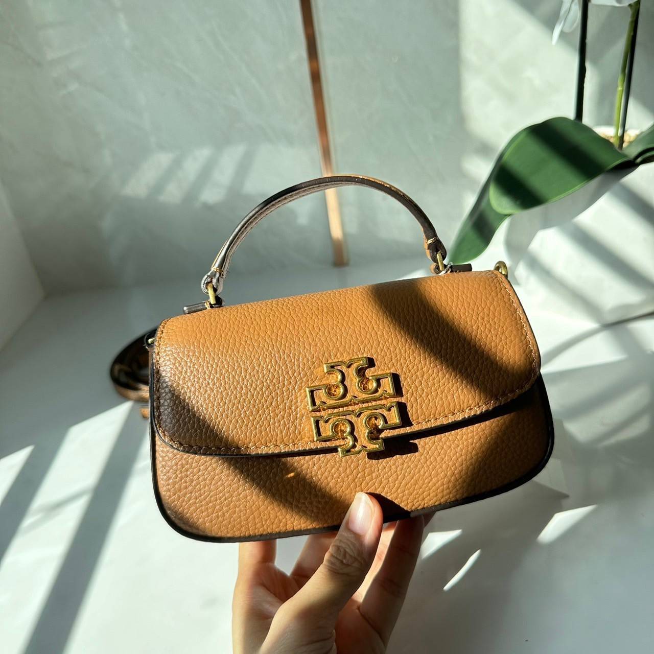 Tory Burch Britten Mini Top Handle Crossbody Bag กระเป๋าสะพายใบเล็กดีไซน์เรียบหรู เกรดออริ สลับแท้ 1:1 ใช้งานต่างประเทศได้