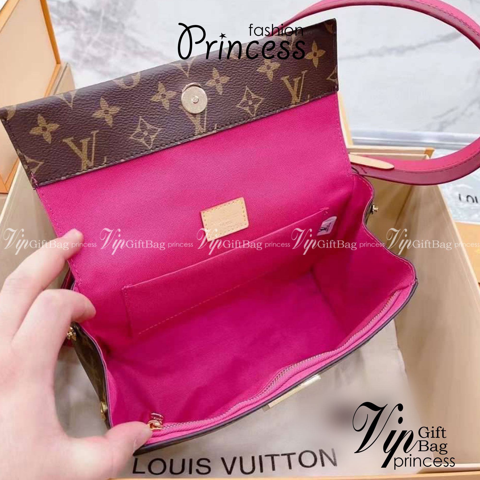 LV Cluny BB Monogram กระเป๋าสะพายหนังลายโมโนแกรมเปิดหน้า เป็นอีกทรงที่ขายดีมากเพราะใช้งานง่ายใช้ได้อเนกประสงค์ ด้านในกว้าง งานใช้สลับขึ้นแบบจากงานจริงเป๊ะเที่ยบเท่า แรร์ไอเท็มที่สาวๆต้องมี! มีหูจับในตัวและสายครอสบอดี้มาให้ ใช้งานง่าย เหมาะกับทุกสไตล์การแต