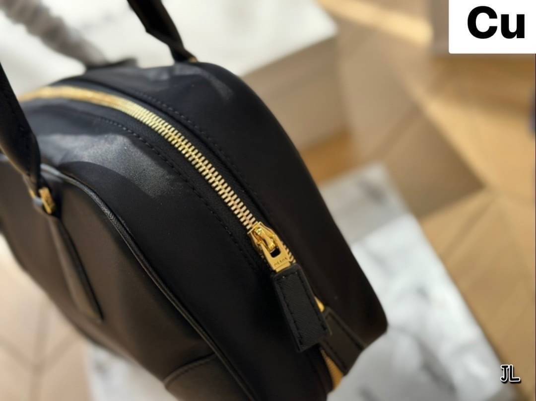 PRADA Re-Edition 1978 medium Re-Nylon two-handle bag กระเป๋าสะพายไหล่ทรงคลาสสิค ไอเท็มสุดปัง ที่ฮิตตลอดกาลไม่ว่าจะปีไหนๆ เหมาะเป็น everyday bag มากๆ