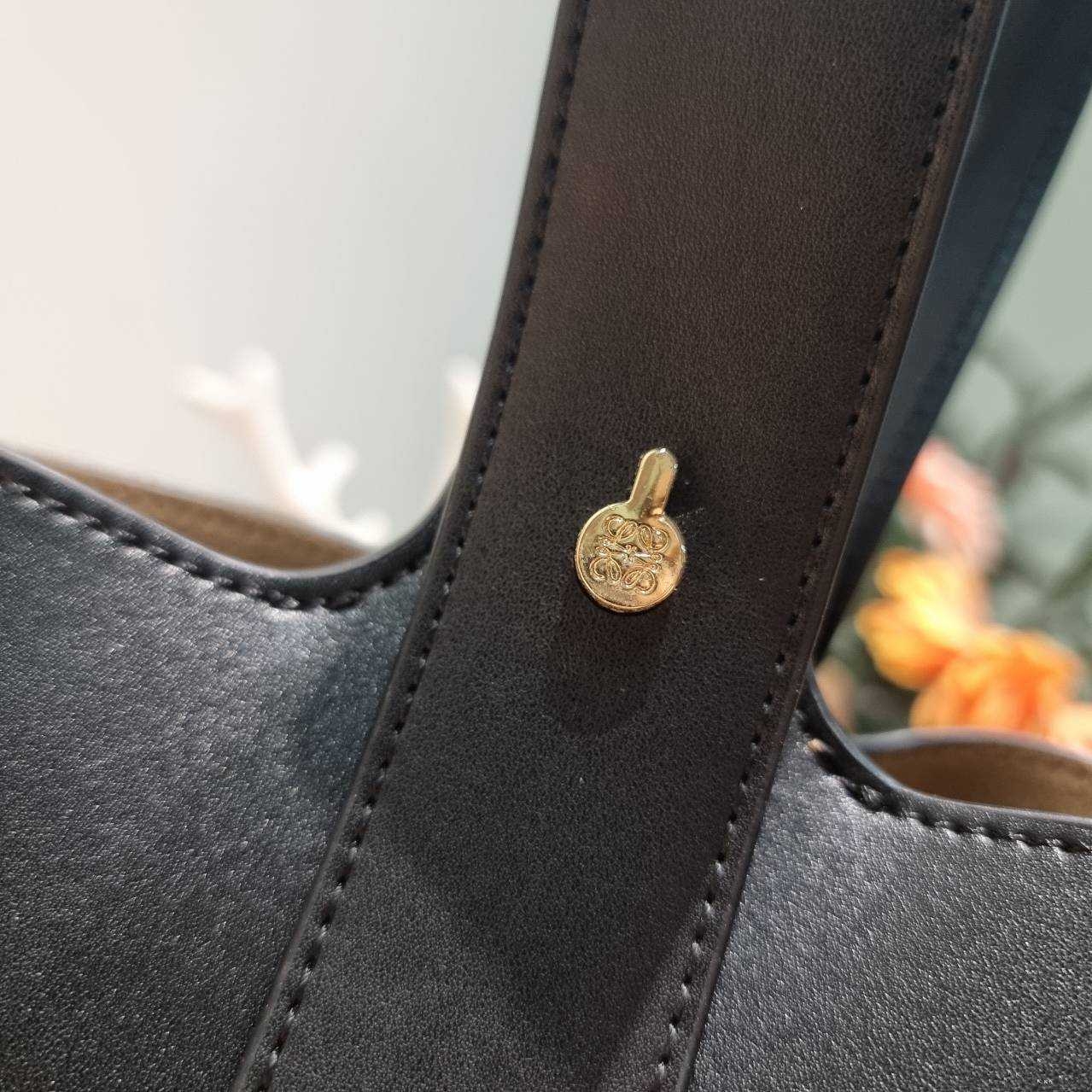 LOEWE MINI PEPBLE BUCKET IN MELLOW กระเป๋าทรงบัคเก็ต รูปทรงสวยใช้งานง่าย กิมมิคหรูหราสุดๆ