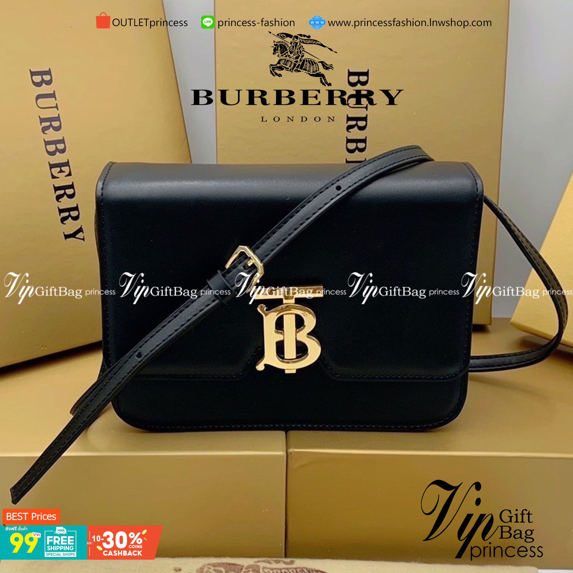 VIP 】กลับมาตามคำเรียกร้อง! ห้ามพลาด! Rare items! BURBERRY FRAGRANCES LEATHER CROSSBODY BAG วัสดุ Canvas & Leather ลาย Vintage คอลเลคชั่นใหม่ทรงเหลี่ยมสวยหรูดูดี เปิดปิดด้วยฝาปิดสัญลักษณ์รูปTB ภายในมีช่องแบ่งเป็นสัดส่วนสามารถใส่มือถือ iphone เงิน ของจ