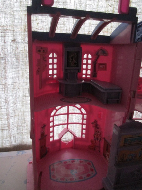 Fisher Price Go Anywhere Girls Pet Parlor ของเล่นมือสอง (บ้านตุ๊กตา)