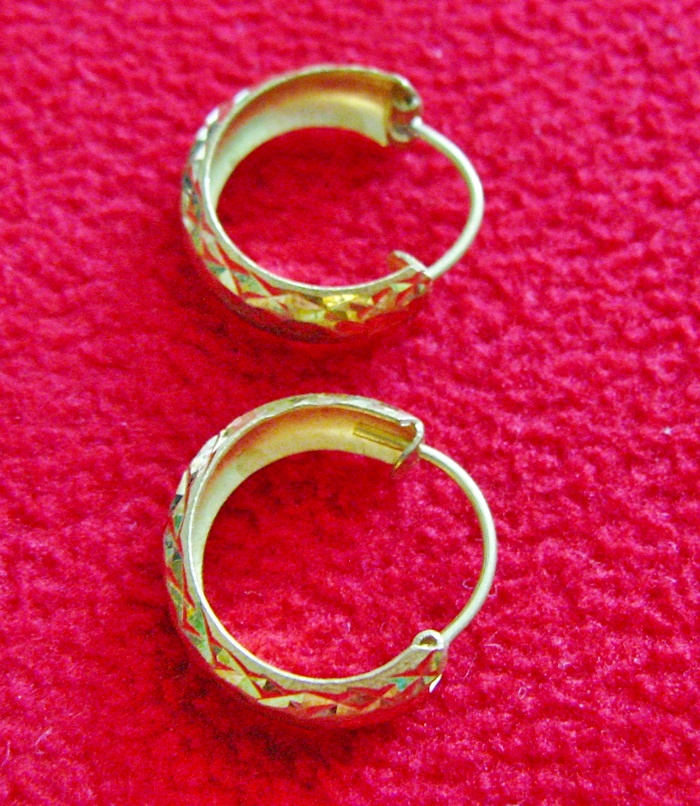 ต่างหูห่วงทองเหลืองแบบเล็กค่ะ