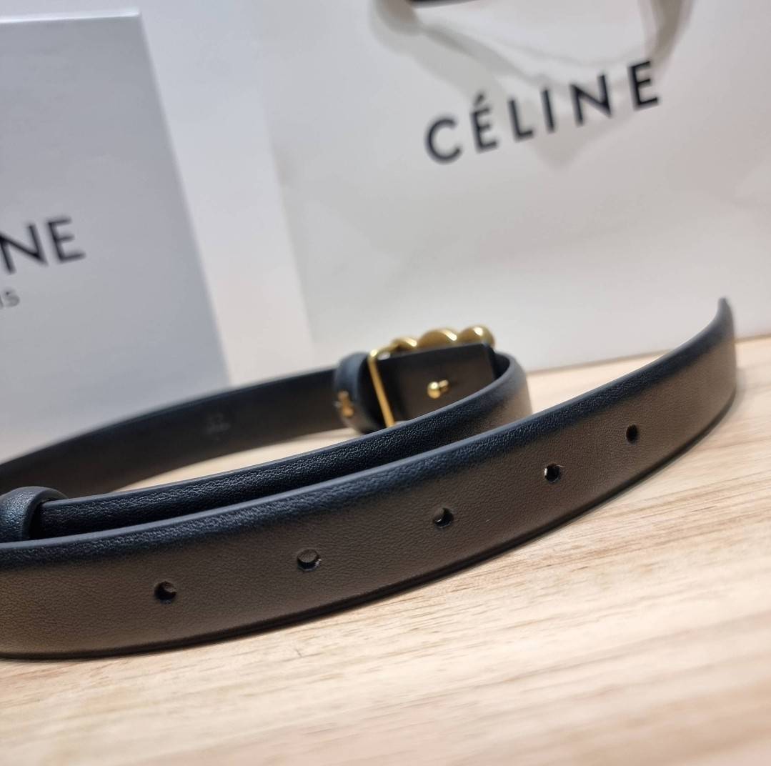 Celine belt with gift box set เข็มขัดซีลีนสุดคลาสสิค วินเทจ เรียบง่าย ผู้ดี เป็นซิกเนเจอร์ ด้วยดีไซน์อะไหล่สีทองวินเทจ ทำให้ใช้งานเป็น everyday use ได้เลย วัสดุหนังอย่างดี