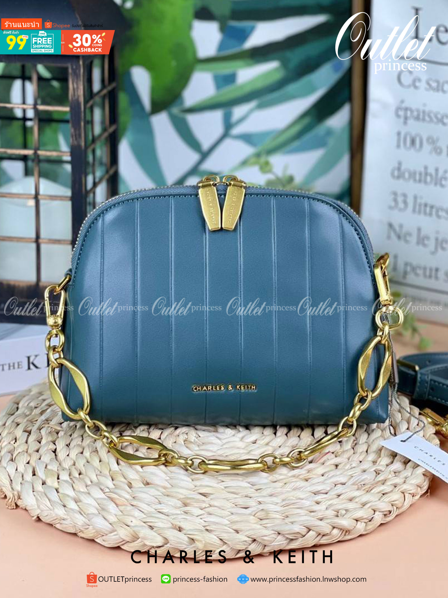 CHARLES & KEITH CHAIN HANDLE PANELLED CROSSBODY BAG กระเป๋าถือ/สะพายข้างทรงสวย วัสดุหนังเรียบแต่งดีไซน์ให้แปลกใหม่โดดเด่น โดยการปั๊มตัวกระเป๋า มีสายโซ่เพิ่มความสง่างามสามารถถือคล้องแขนหรือสะพายไหล่เก๋ๆได้ และยังมีสายสะพายยาวแบบหนังถอดและปรับสายได้อีก 1 เส