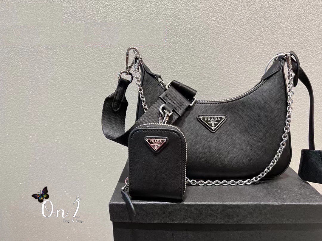 Prada Re-Edition 2005 Saffiano leather bag / PRADA COLLECTION SS22 🔥 HOTS ITEM มาเเรงสุดตอนนี้ น่ารักมากๆ สีพาสเทล สีสายฝอ มาแบบจัดเต็มมาก ถือเกร๋ๆคาเฟ่ต้องลงเเล้วล่ะเเม่ หรูหราเลยค่า ปังสุดดด