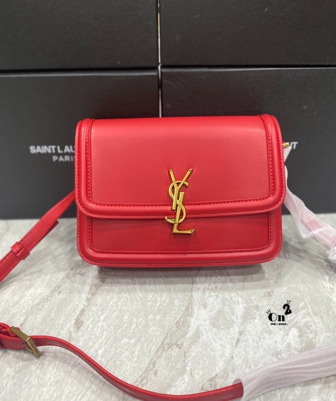 ไอเท็มขึ้นแท่น the best seller!! YSL SOLFERINO SATCHEL LEATHER / YSL crossbody bag กระเป๋าสะพายข้าง โลโก้โดดเด่น ดีเทลดูแพงด้วยตัวล็อค ใช้งานง่าย แน่นหนา งานหนังสวยเต็มใบ ภายในเป็นช่องโล่ง ใส่ของสำคัญได้เลยสบายๆ สายสะพายครอส ปรับใช้ได้ตามตัว ใบจริงสวยคม ร