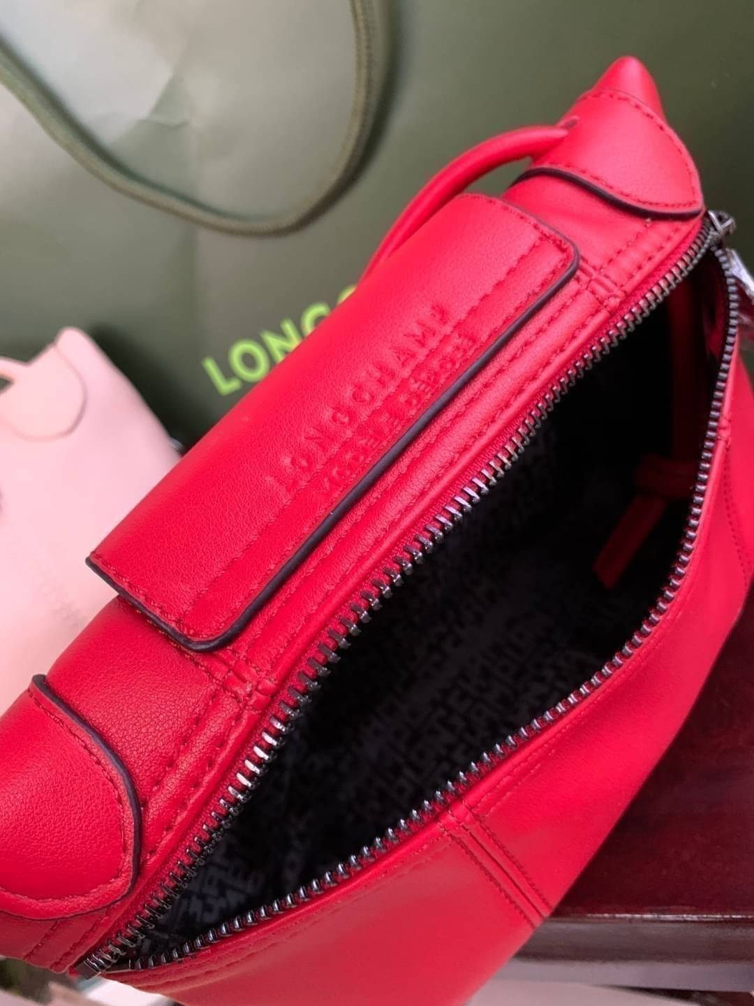 Longchamp Le Pliage Cuir Crossbody Bag อีกหนึ่งคอลเลคชั่น Le Pliage Cuir หนึ่งในตระกูลกระเป๋าสุดไอคอนิก