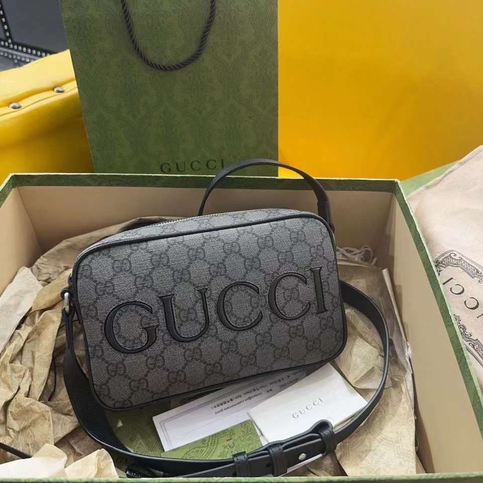 GUCCI MINI SHOULDER BAG Grey and black GG Supreme canvas กระเป๋าทรงแมสเซ็นเจอร์ เกรดออริ ท็อป สลับแท้ 1:1 เกรดดีสุด ใช้งานต่างประเทศได้