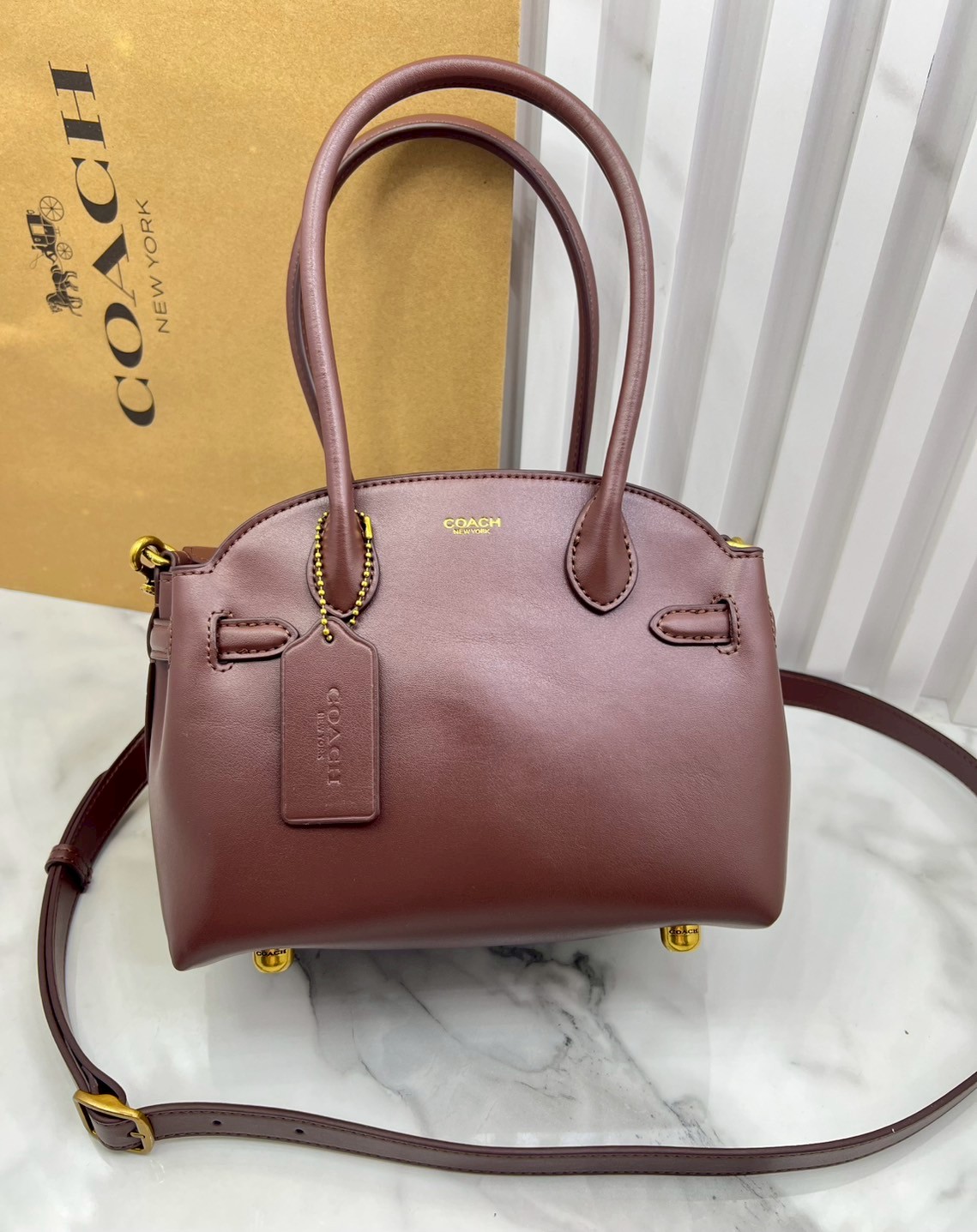 ORI หนังแท้ | Coach Soft Empire Carryall Bag 28 กระเป๋าสะพายทรงโฮโบ รุ่นใหม่ล่าสุด ดีไซน์เรียบง่าย สะพายไปคาเฟ่ ไปเที่ยวถ่ายรูปสวยๆ คือเหมาะสุดๆ หูสะพายยาว พอดีไหล่ ภายในแบ่งสัดส่วนไว้ดี ใบจริงหนังสวยมากๆ
