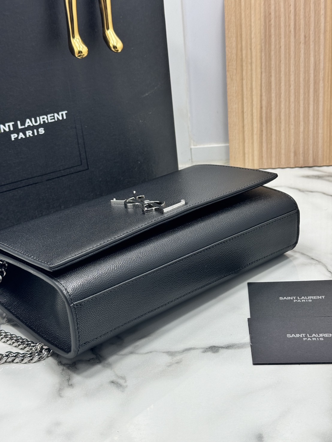 ORI หนังแท้ | YSL KATE MEDIUM BAG / YSL Woc Bag กระเป๋าสะพายทรง woc เรียบหรูดูแพงที่แท้จริง งานหนังเต็มใบโดดเด่นด้วยโลโก้แบรนด์สุดหรู รุ่นฮิตลอดกาลดูดีมีระดับ