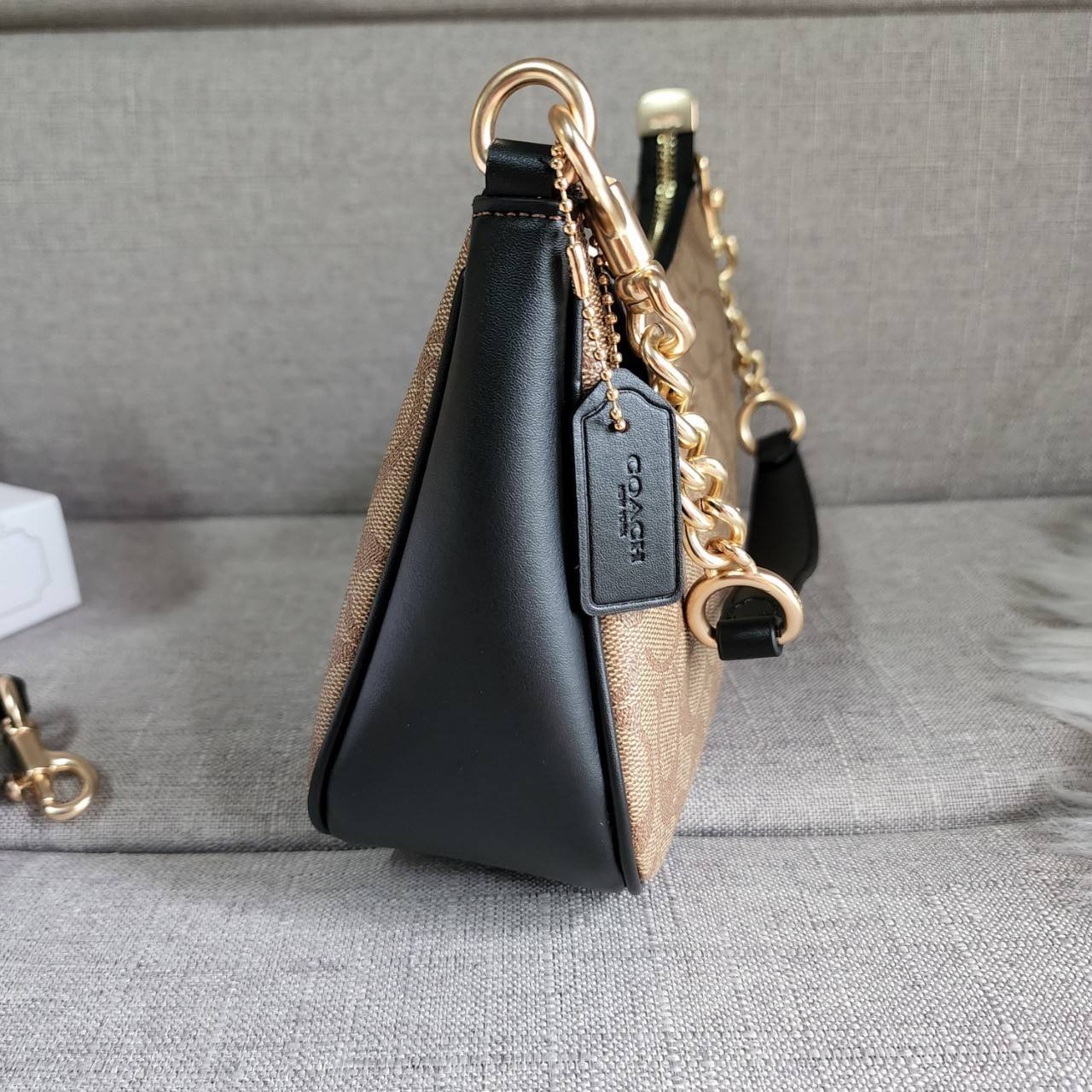 พร้อมส่งครบสี สวยทุกสีเลยค่า😘 ((CA173//CA209//CA548)) COACH TERI SHOULDER BAG 🔹กระเป๋าทรงพอช ในรูปแบบหนังแท้ หนังนิ่มสวยมากค่ะ