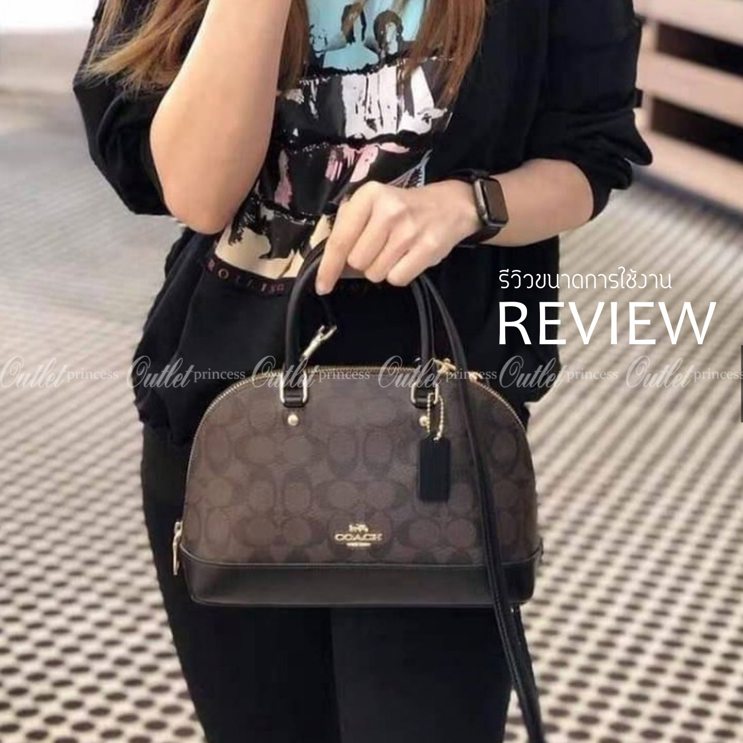 Coach Mini Sierra Signature กระเป๋าถือทรงโดม ภายในกว้างสามารถใส่กระเป๋าเงินเล็ก และมือถือได้ และยังมีช่องซิปเล็ก 1 ช่อง ด้านหลังมีกระเป๋าเล็กเก็บบัตร 1 ช่อง ใครยังไม่มีพลาดไม่ได้แล้วนะคะ