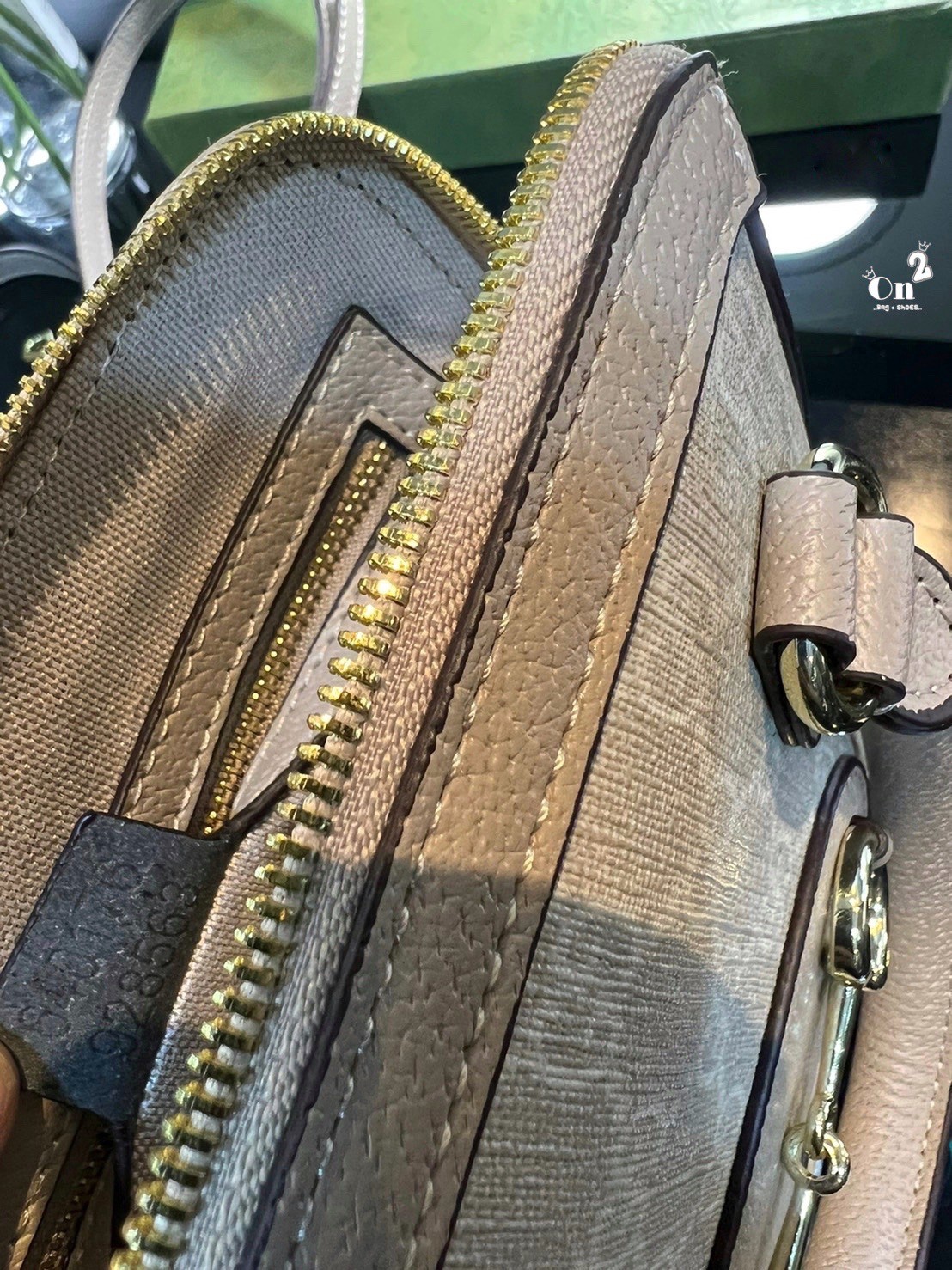 Gucci Horsebit 1955 mini top handle bag กระเป๋าสะพายกุชชี่ รุ่นใหม่ สีใหม่ งานซิปคู่อะไหล่สีทอง มาพร้อมสายสะพายยาวถอดออกถือได้ งานสวยเป๊ะ ปั๊มทุกจุด ราคาสุดคุ้ม ภาพถ่ายจากงานขายจริง ใช้งานต่างประเทศได้