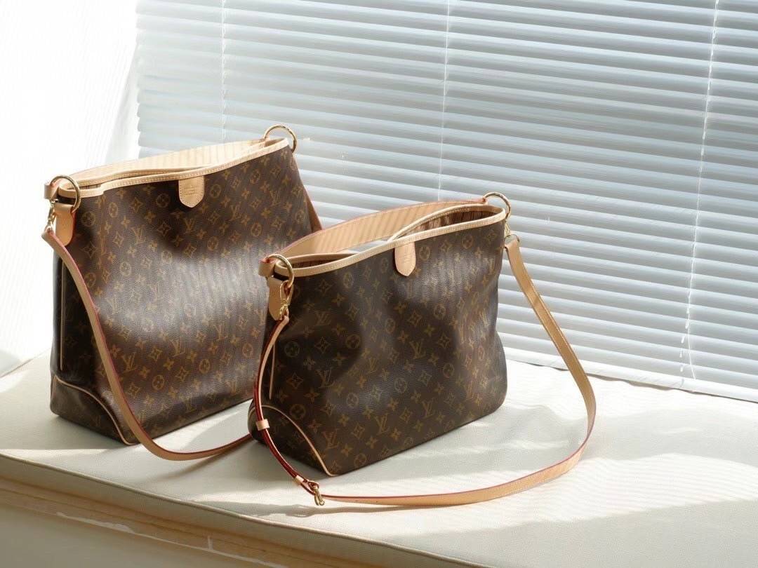 Louis Vuitton Monogram Delight Canvas กระเป๋าสะพายข้างทรงสูงใบใหญ่หนังแกะสังเคราะห์ หูหิ้วปั้มโลโก้ ด้านในมี1ช่องซิป 1ช่องใส่ของจุกจิ๊ก อะไหล่ทองหรูหรา มีสายยาว ถอดสายได้ ปรับระดับได้ จุของได้เยอะ หรูหรา สวยงาม เหมาะกับทุกโอกาศ ต้องมีติดตู้ห้ามพลาดเลยค่า