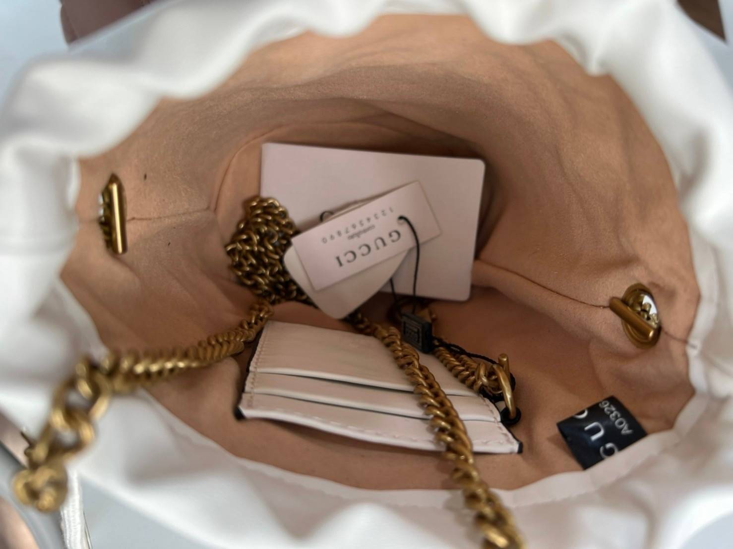 VIP 】Gucci GG Marmont mini bucket bag กระเป๋าสะพายข้าง Premiumgift วัสดุหนังแท้ ด้านในโล่ง มีช่องใส่บัตร3ช่อง ใส่กระเป๋าตังค์ ใส่โทรศัพท์ Iphone+ ได้ สายโซ่ยาว Crossbody ได้ ถอดสายได้ น้ำหนักเบา มาพร้อมถุงผ้าแบรนด์ ใบนี้คือที่สุด คุณหนูมากมาย ไม่ควรพลาดเล