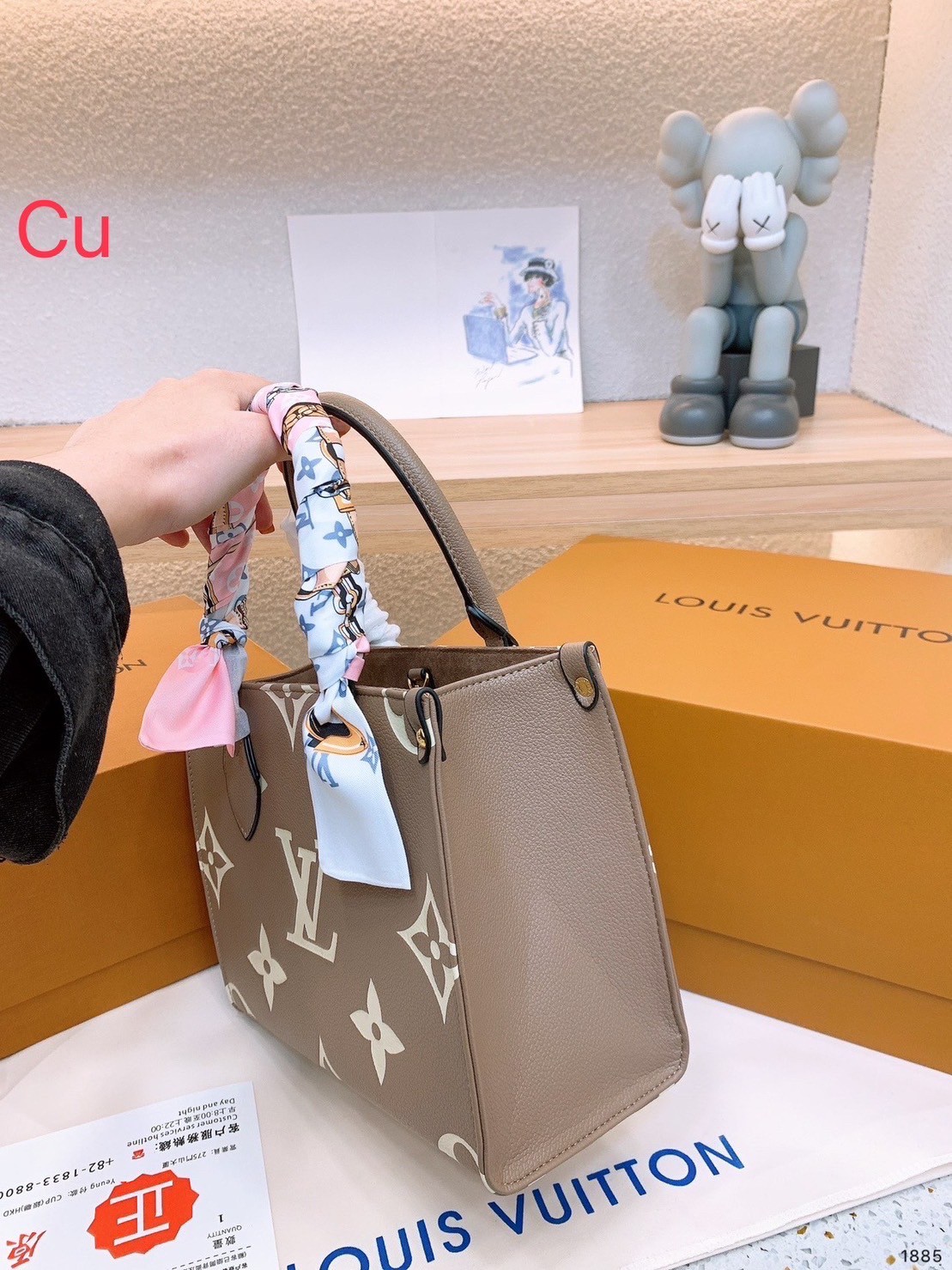 พร้อมส่ง 2 ไซส์ 3 สี 💖💖 LV OnTheGo Leather Handbag / LV Tote Crossbody Bag กระเป๋าทรงโท้ทเวอร์ชั่นดั้งเดิม งานหนังเต็มใบ ปั้มโลโก้เป็นเอกลักษณ์