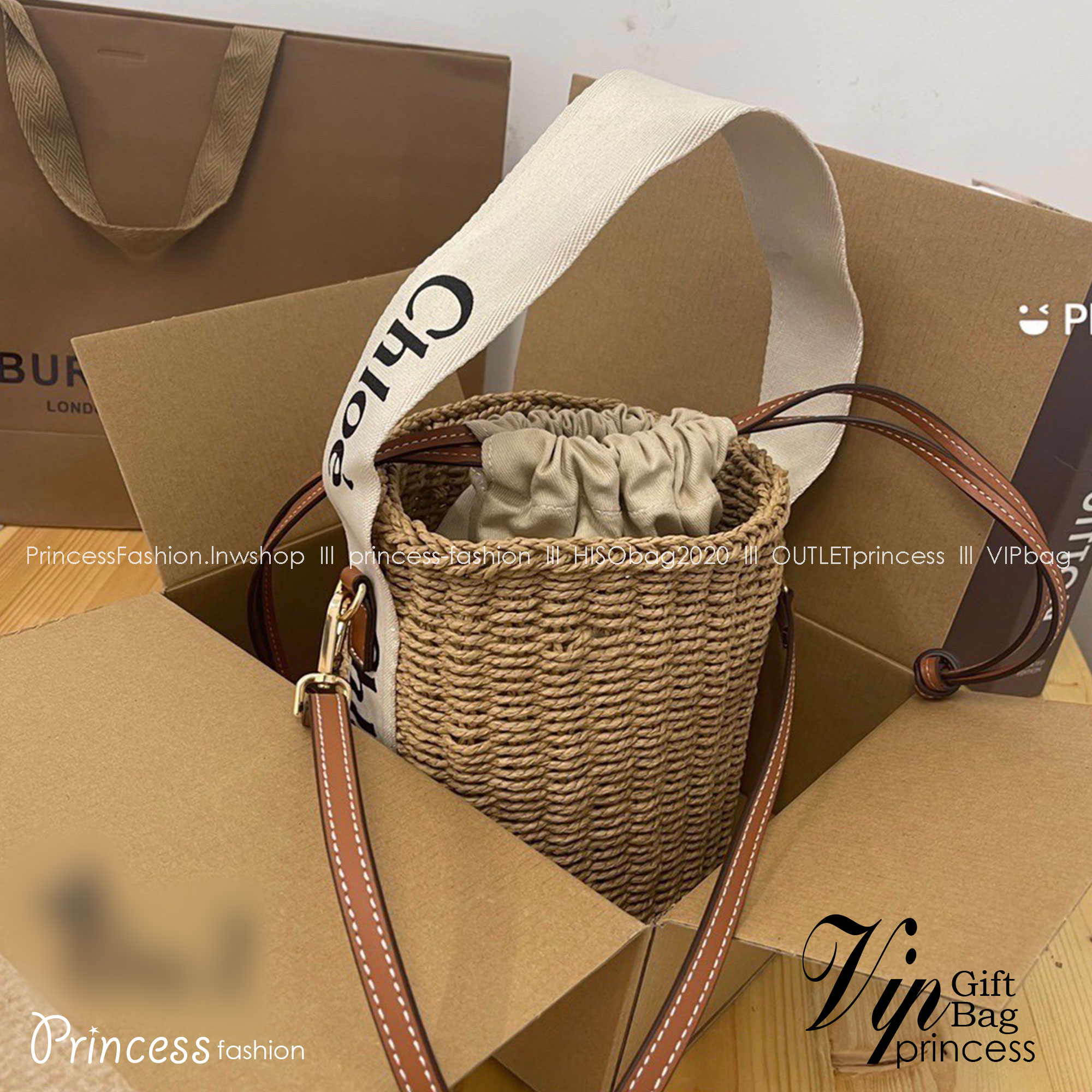 CHLOE small woody basket กระเป๋าสะพายสานทรงตะกร้า ยอดฮิตติดลมของแบรนด์ ด้วยวัสดุสังเคราห์จากธรรมชาติ สานทอเต็มใบออกมาเป็นลวดลายสวยงาม