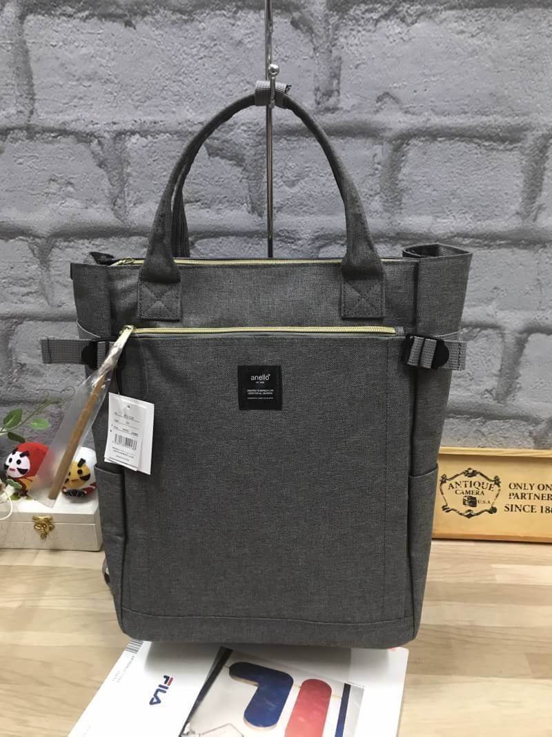 ของแท้ Anello polyester canvas 10 pocket Rucksack คอลเลคชั่นใหม่ล่าสุด!! เป้รุ่นใหม่ชนช้อป ดีไซน์เก๋ เป็นได้ทั้งสไตล์toteโดยการเก็บสายสะพายเป้เข้าช่องซิปที่ด้านหลัง และเป็นสไตล์เป้rucksackได้ มีช่องเล็กช่องน้อยรอบตัวกระเป๋า เปิดปิดด้วยซิปเดียวด้านบน ตัวกร