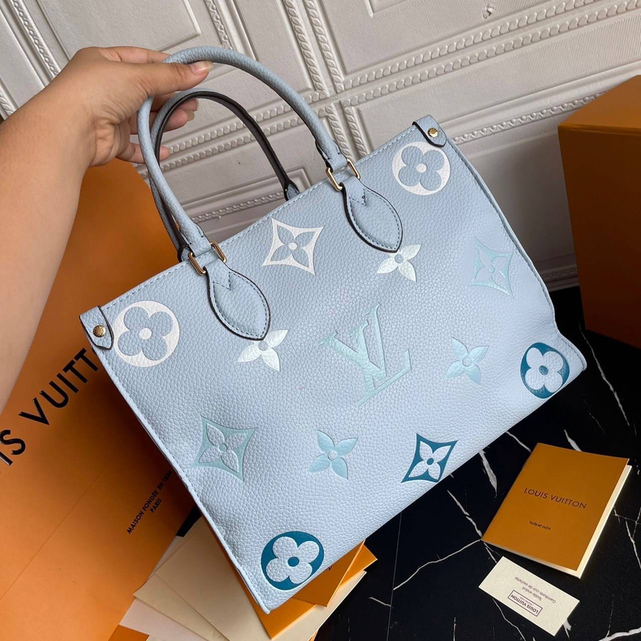 หนังแท้ LOUIS VUITTON Empreinte Monogram Giant By The Pool Onthego พร้อมส่งที่ไทย เกรดใช้งานต่างประเทศได้