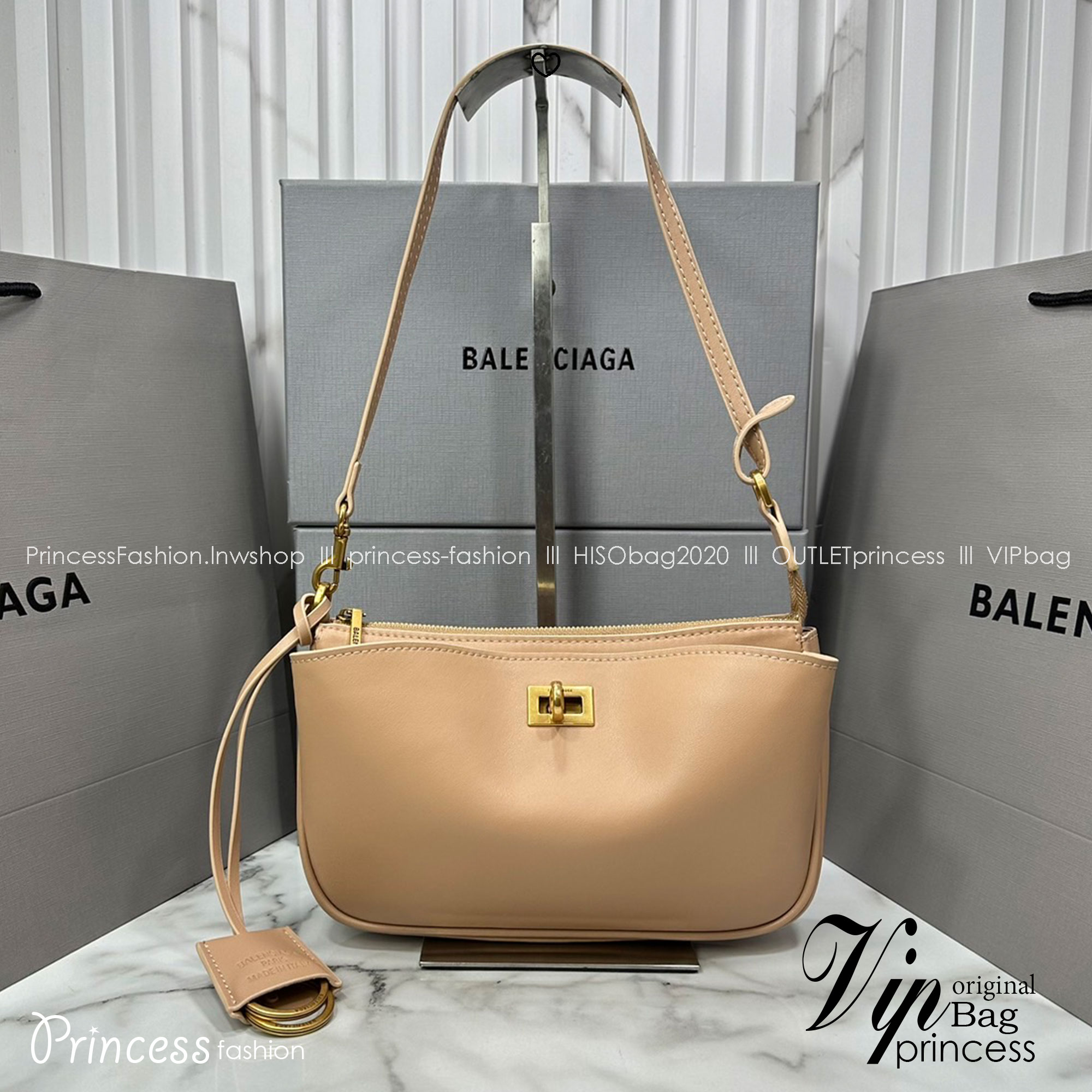 Balenciaga Rodeo Sling Pochette / Balenciaga shoulder leather bag 22cm กระเป๋าสะพายทรงพอชที่สุดของไฮแบรนด์สุดไอคอนิค ดีไซส์เรียบหรู สวยจับต้องได้ ถือหรือสะพายไหล่ได้เก๋มากๆ ถือออกงานก็ได้ลุคไฮแฟชั่นหรูๆ