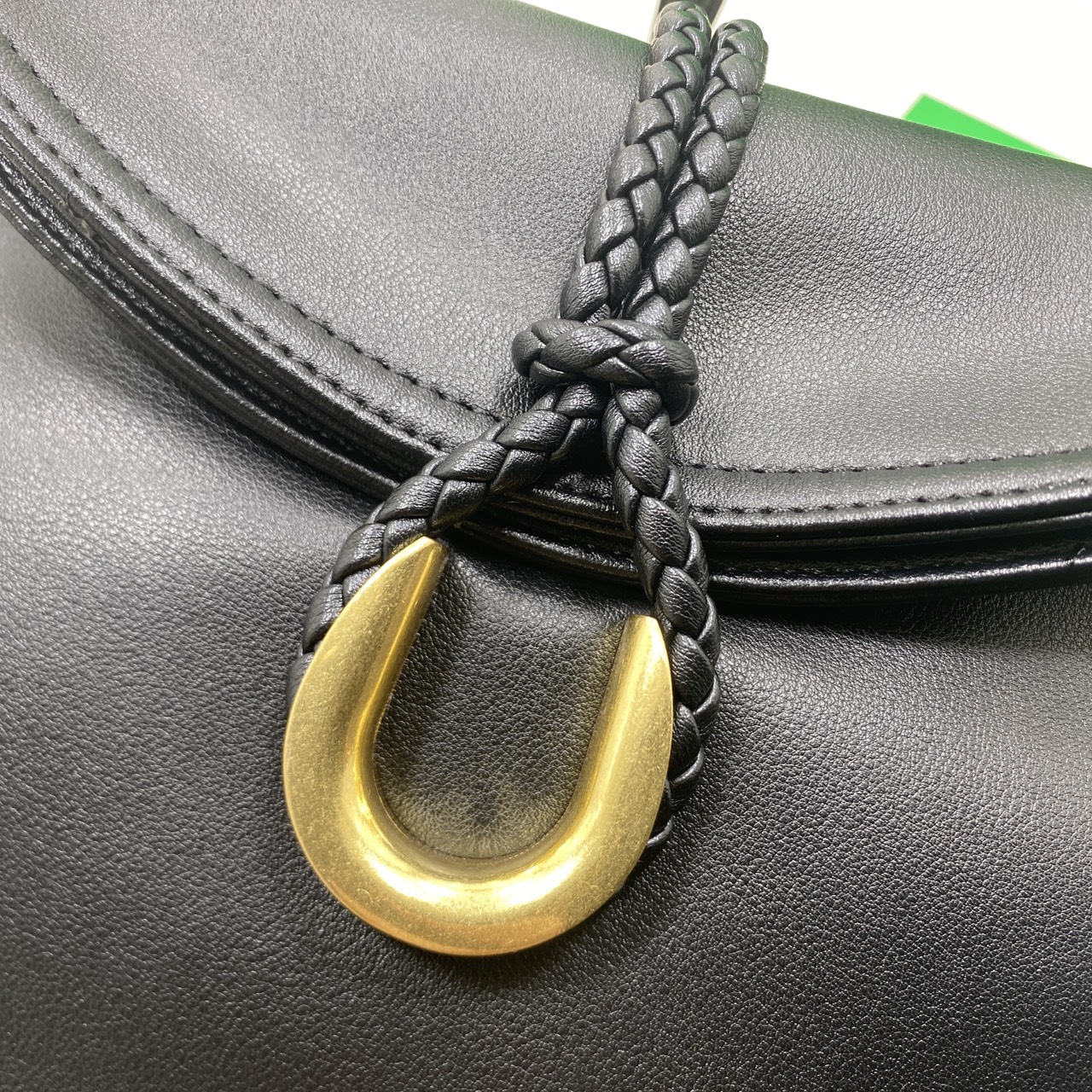 ORI หนังแท้ | Bottega Veneta Liberta Bag / BV Crossbody Bag กระเป๋าสะพายสุดชิค ดีไซน์เรียบหรูโดดเด่น 🤍 เกรดออริจินอล หนังแท้