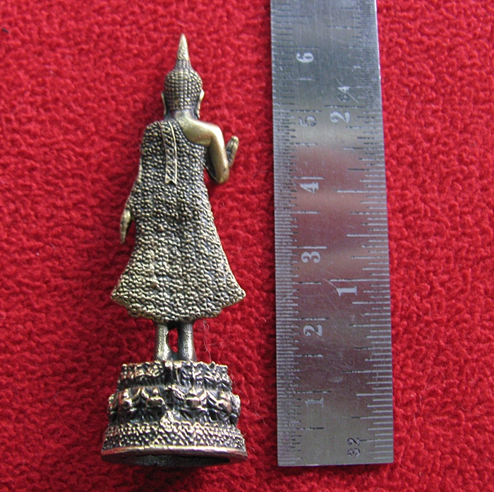 พระบูชาพระประจำวันเกิดวันจันทร์ ปางห้ามญาติ เนื้อทองเหลืองพร้อมใบคาถาค่ะ