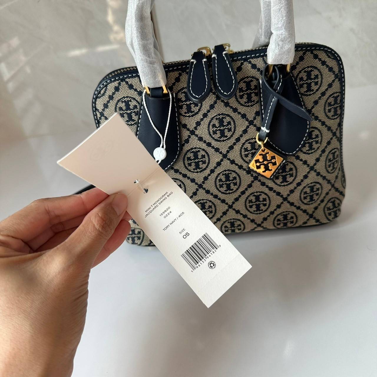 TORY BURCH MINI PEBBLED SWING BAG / Tory Mini Swing Bag in Pebbled Leather / T Monogram Jacquard Swing Bag กระเป๋าสะพาย คอลเลคชั่นใหม่ล่าสุดดีไซน์สุดคลาสสิก รูปทรงโดม