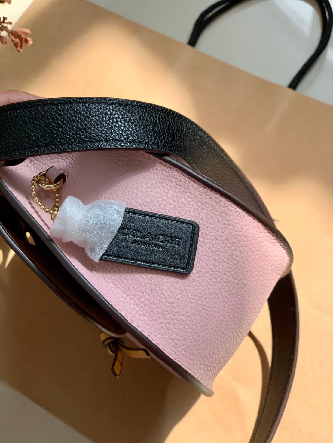 OUTLET 】COACH REMI SADDLE BAG IN COLORBLOCK ((1330)) รุ่นแนะนำ คลาสสิคน่าใช้มากๆ วัยใสๆใช้ดีค่ะ 😘 พร้อมส่งที่ไทยอีกครั้ง! กระเป๋าสะพายข้าง//ครอสบอดี้ร์//หรือทบเป็นสายคู่สะพายไหล่ได้ค่ะ แล้วแต่ชอบเลยค่ะ! วัสดุหนังแท้ ลายหนังสวยมากๆค่ะรุ่นนี้ หลงรัก