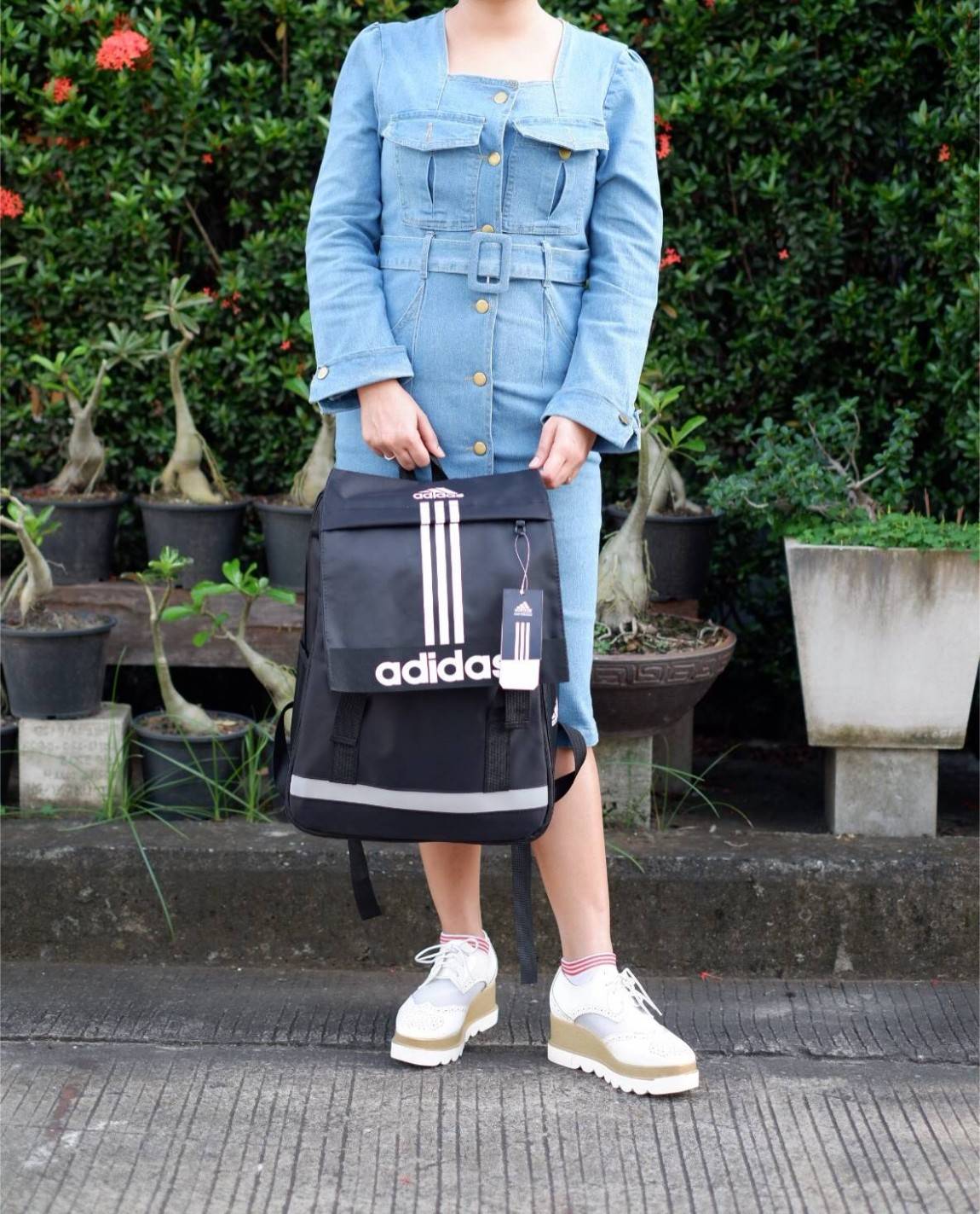 Adidas original Large backpack กระเป๋าเป้ใบใหญ่ วัสดุ nylon เนื้อหนา ดีไซน์ล่ย original brand เปิดปิดด้วยตัวล็อคคู่ด้านหน้า และซิป ด้านข้างมีช่องใส่ขวดน้ำ ภายในกว้าง แบ่งเป็นสัดส่วน ใส่ Laptop ได้ มี support กันกระแทก สายสะพายยาวปรับได้ ใช้ได้ทั้ง ช และ ญ