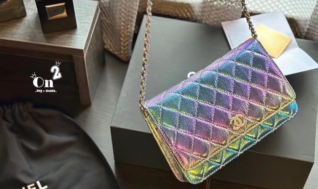 CHANEL WOC RAINBOW / Chanel Wallet On Chain In Gradient Metallic Rainbow กระเป๋าสะพายโทนสีรุ้งไล่สี ทรงสวย ลูกคุณหนู ไฮโซสะพายเเล้วดูเเพงใช้ได้ทุกชุด มาพร้อมสีโทนใหม่ที่ เข้ากับเสื้อผ้าได้สวยโดดเด่นงานเป๊ะทุกจุด